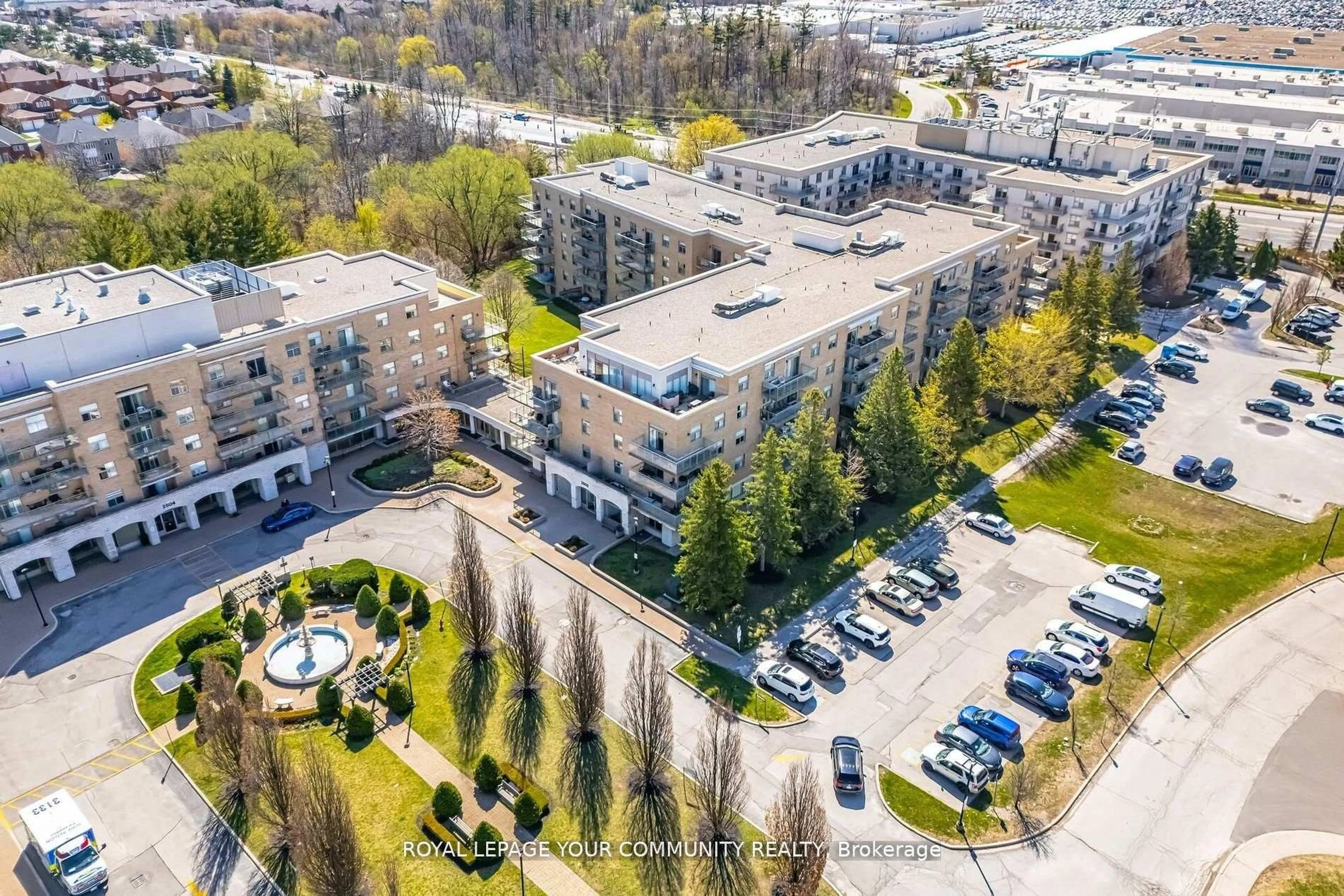 A pic from outside/outdoor area/front of a property/back of a property/a pic from drone, unknown for 2504 Rutherford Rd #508, Vaughan Ontario L4K 5N5