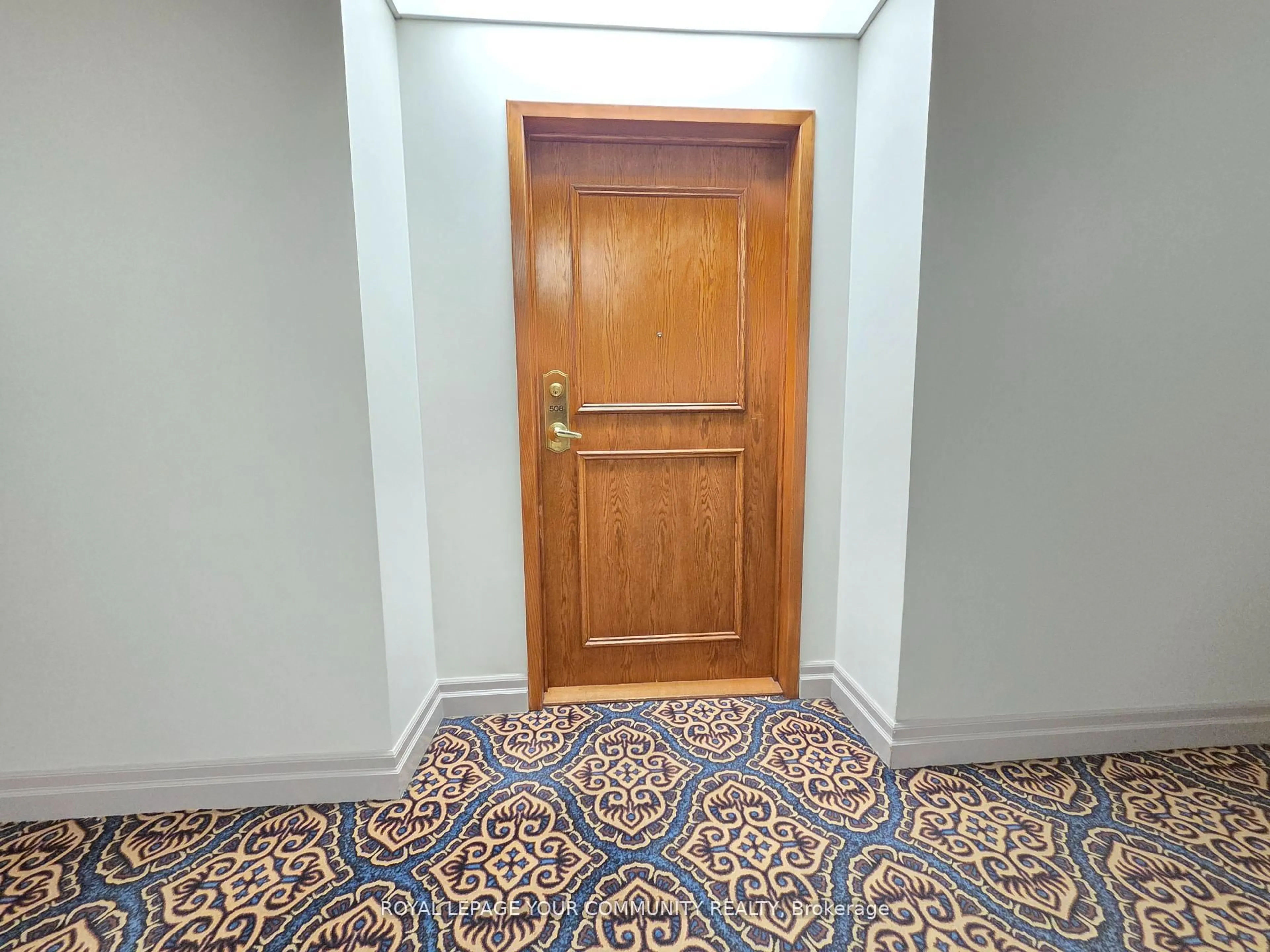 Indoor foyer for 2504 Rutherford Rd #508, Vaughan Ontario L4K 5N5