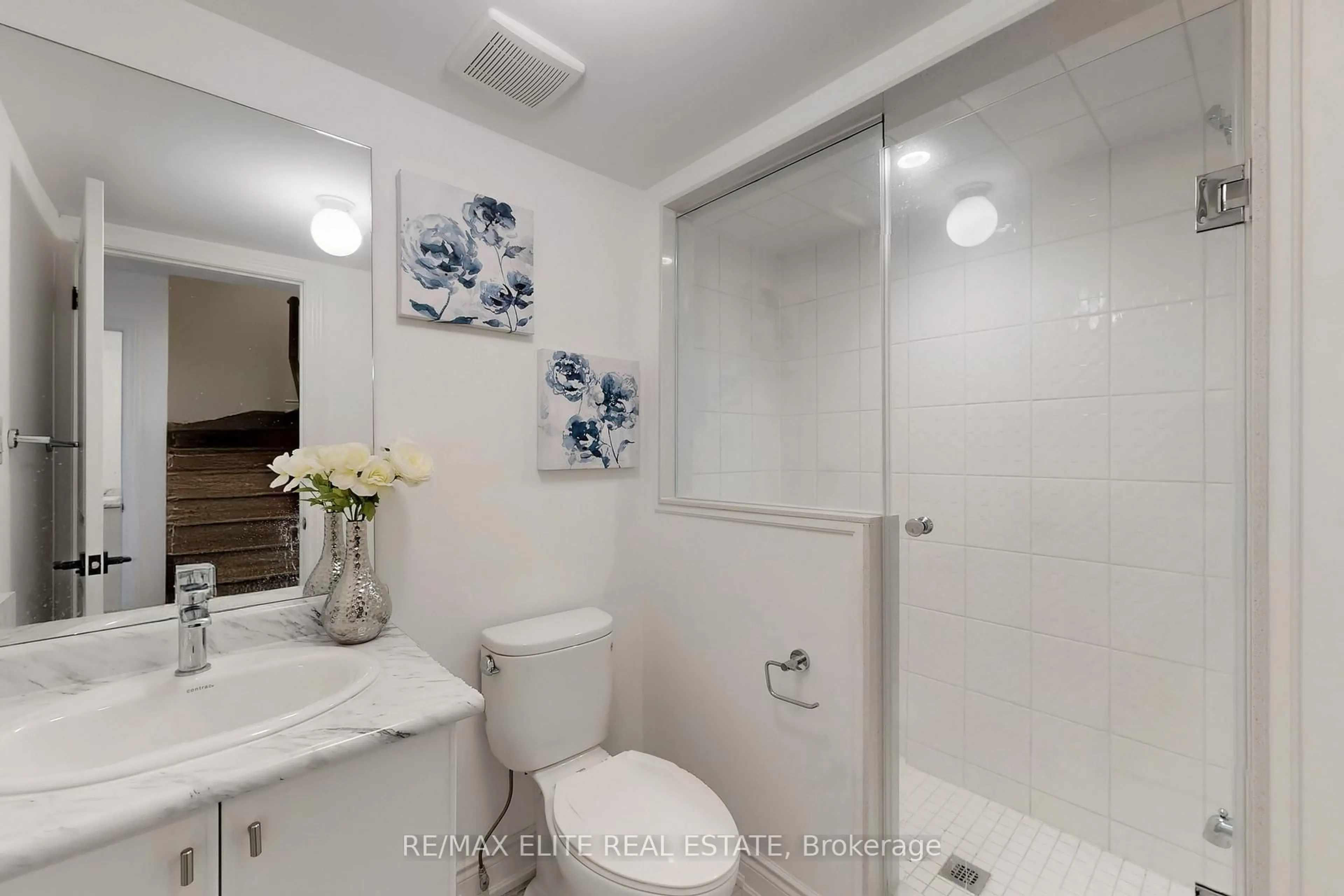 Standard bathroom, ceramic/tile floor for 4142 Highway 7 Rd, Markham Ontario L3R 0W9