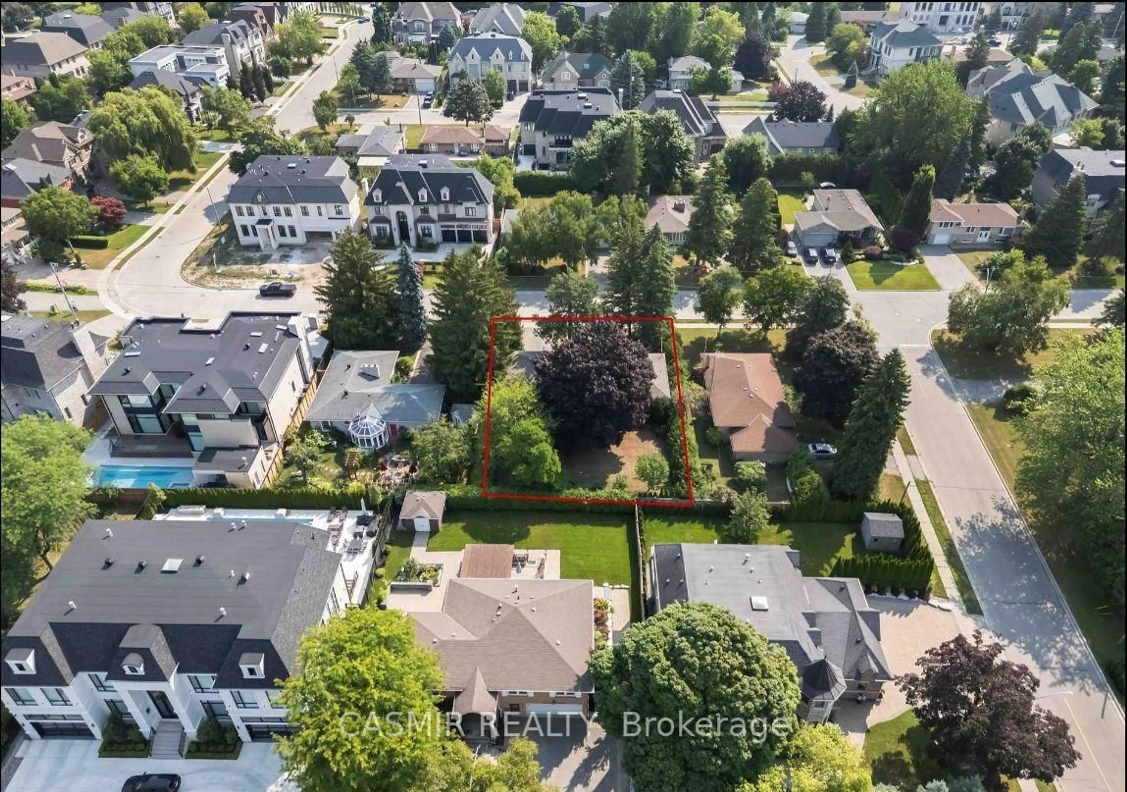 A pic from outside/outdoor area/front of a property/back of a property/a pic from drone, street for 31 Orlon Cres, Richmond Hill Ontario L4C 6S3