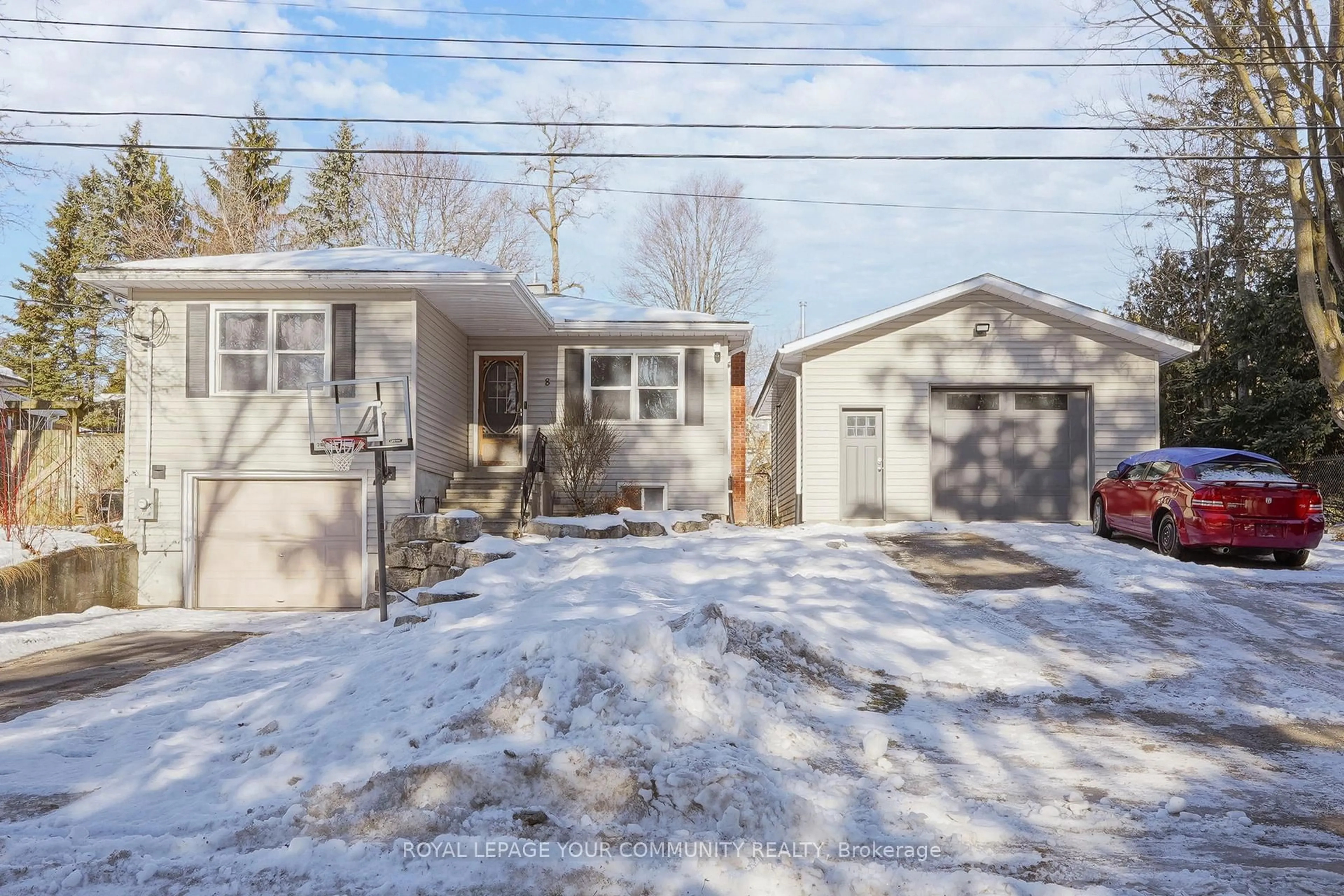 Unknown for 8 Victor Dr, Whitchurch-Stouffville Ontario L4A 3G5