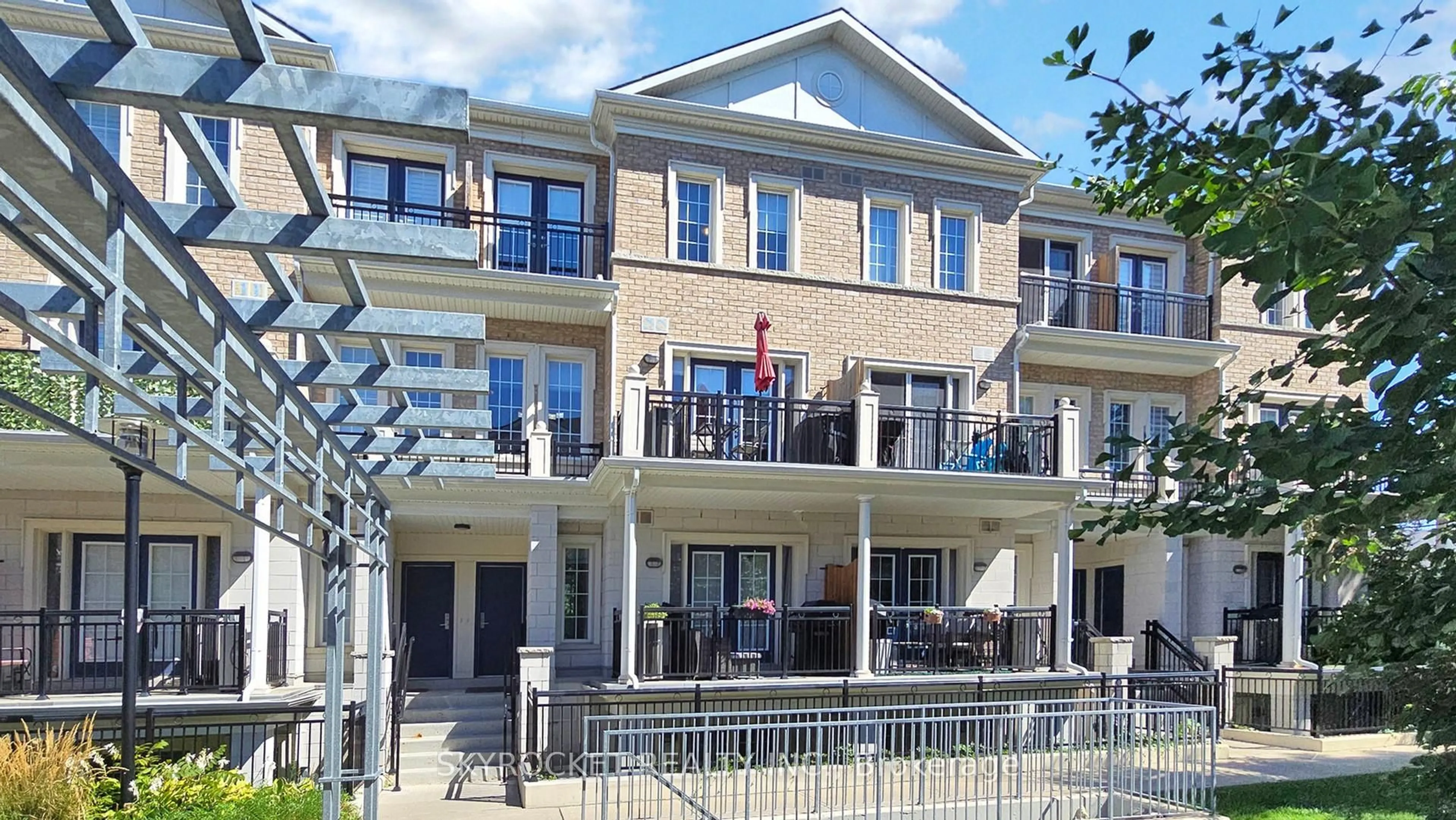 Patio, street for 26 Bruce St #B18, Vaughan Ontario L4L 1J4