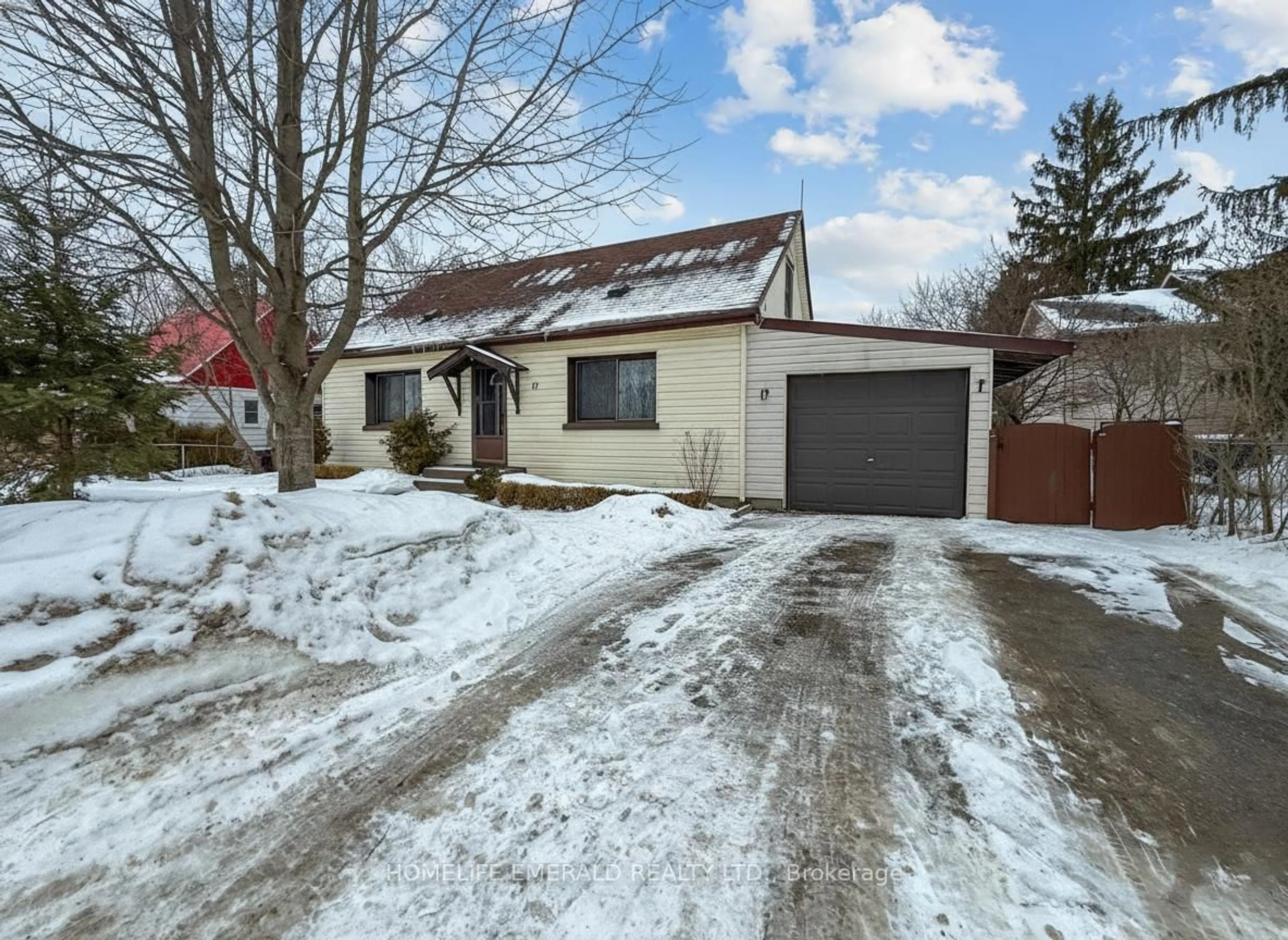 Unknown for 11 Centre St, Essa Ontario L0M 1B0