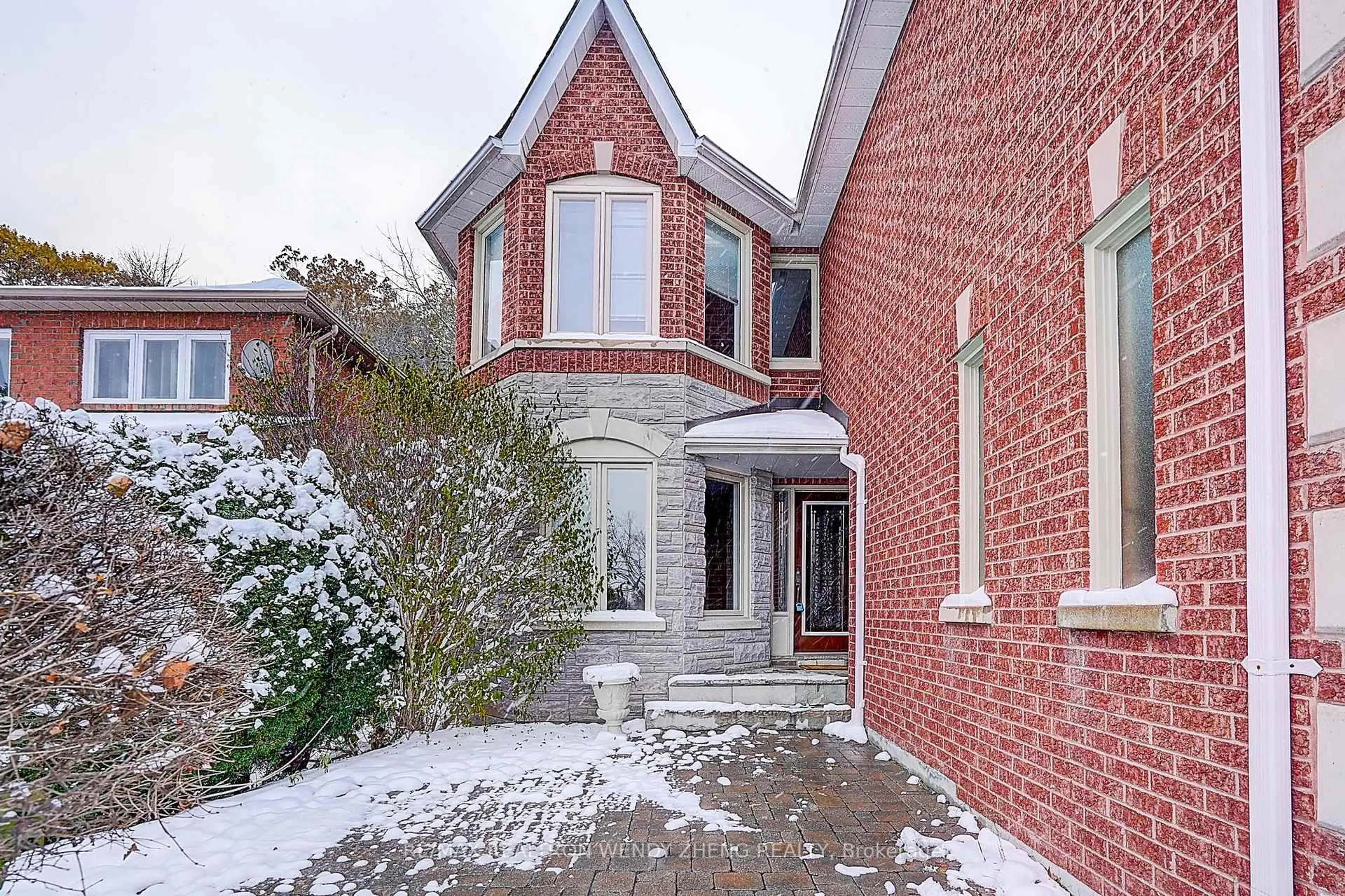 Home with brick exterior material, street for 92 Larratt Lane, Richmond Hill Ontario L4C 0E3