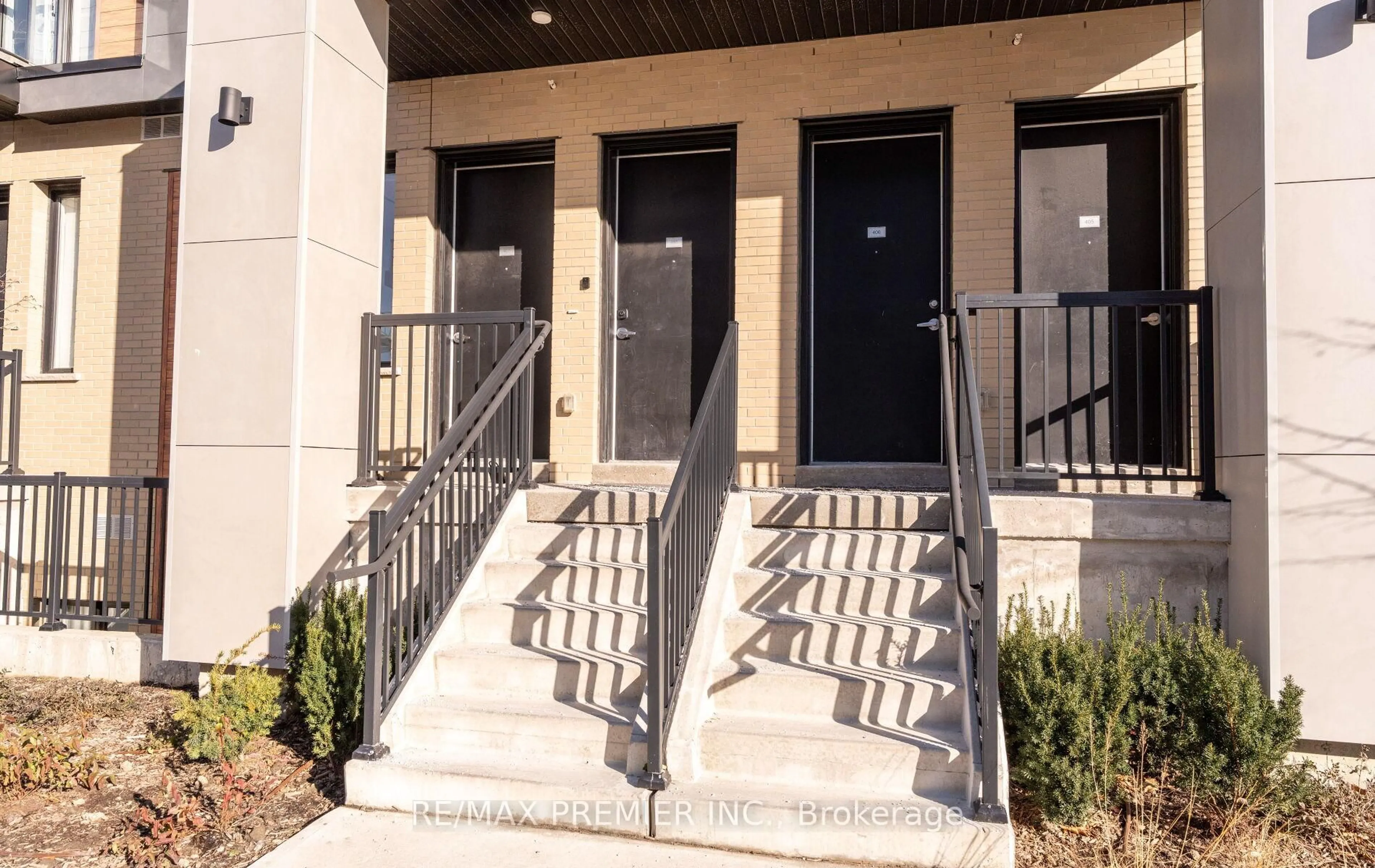 Indoor entryway for 11 Steckley House Lane #408, Richmond Hill Ontario L4S 0N1