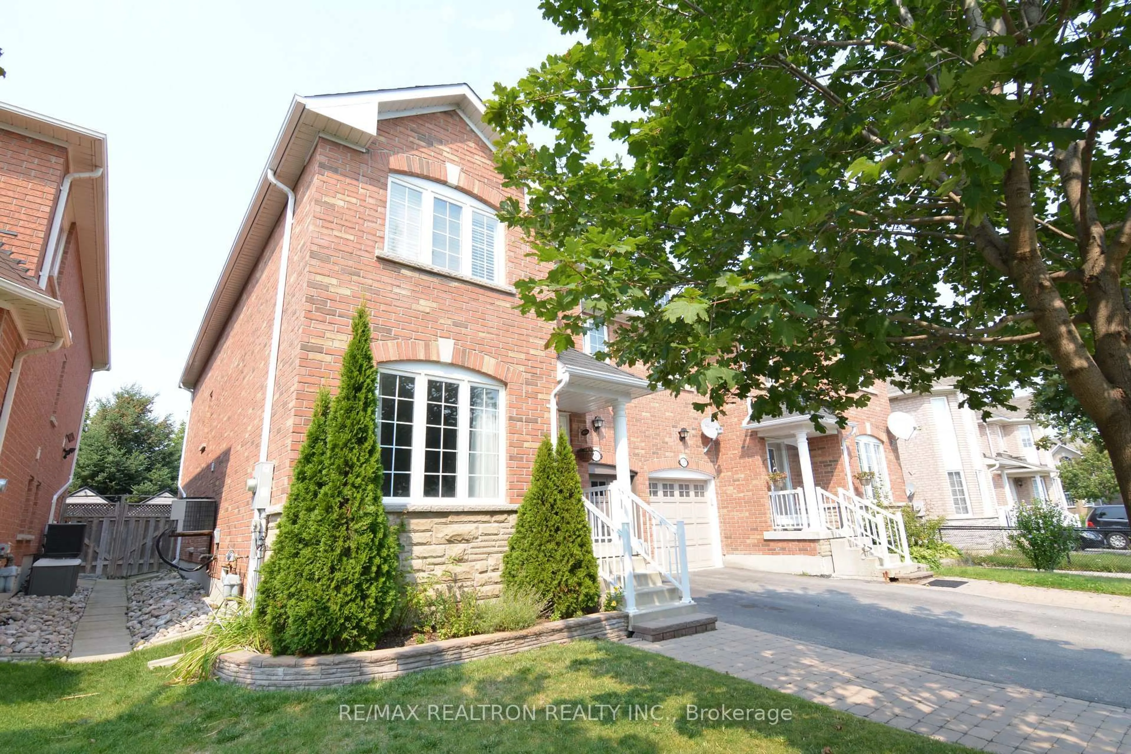 Home with brick exterior material, street for 129 Trailhead Ave, Newmarket Ontario L3X 2Z6