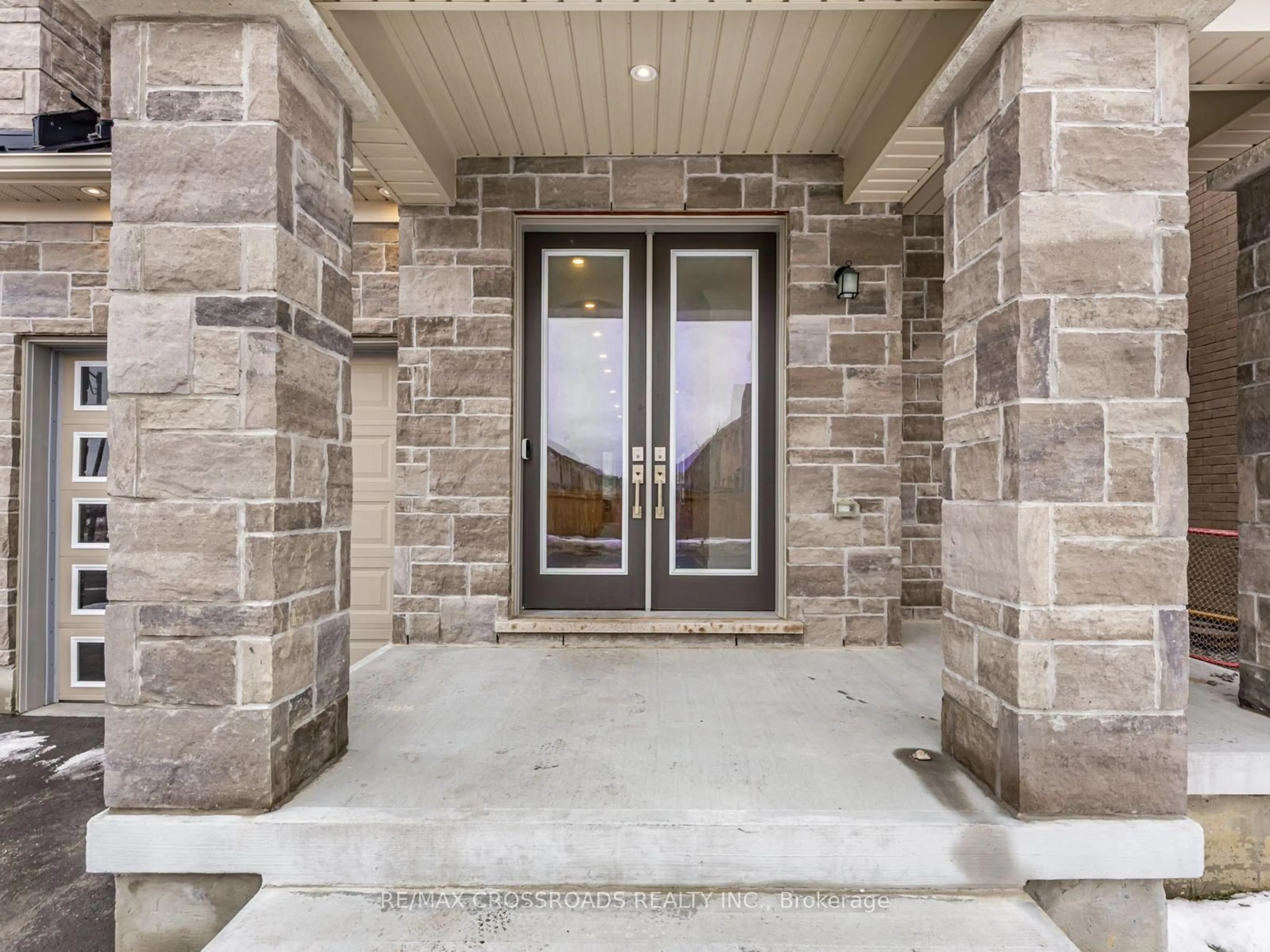 Indoor entryway for 171 Busato Dr, Whitchurch-Stouffville Ontario L4A 4X4