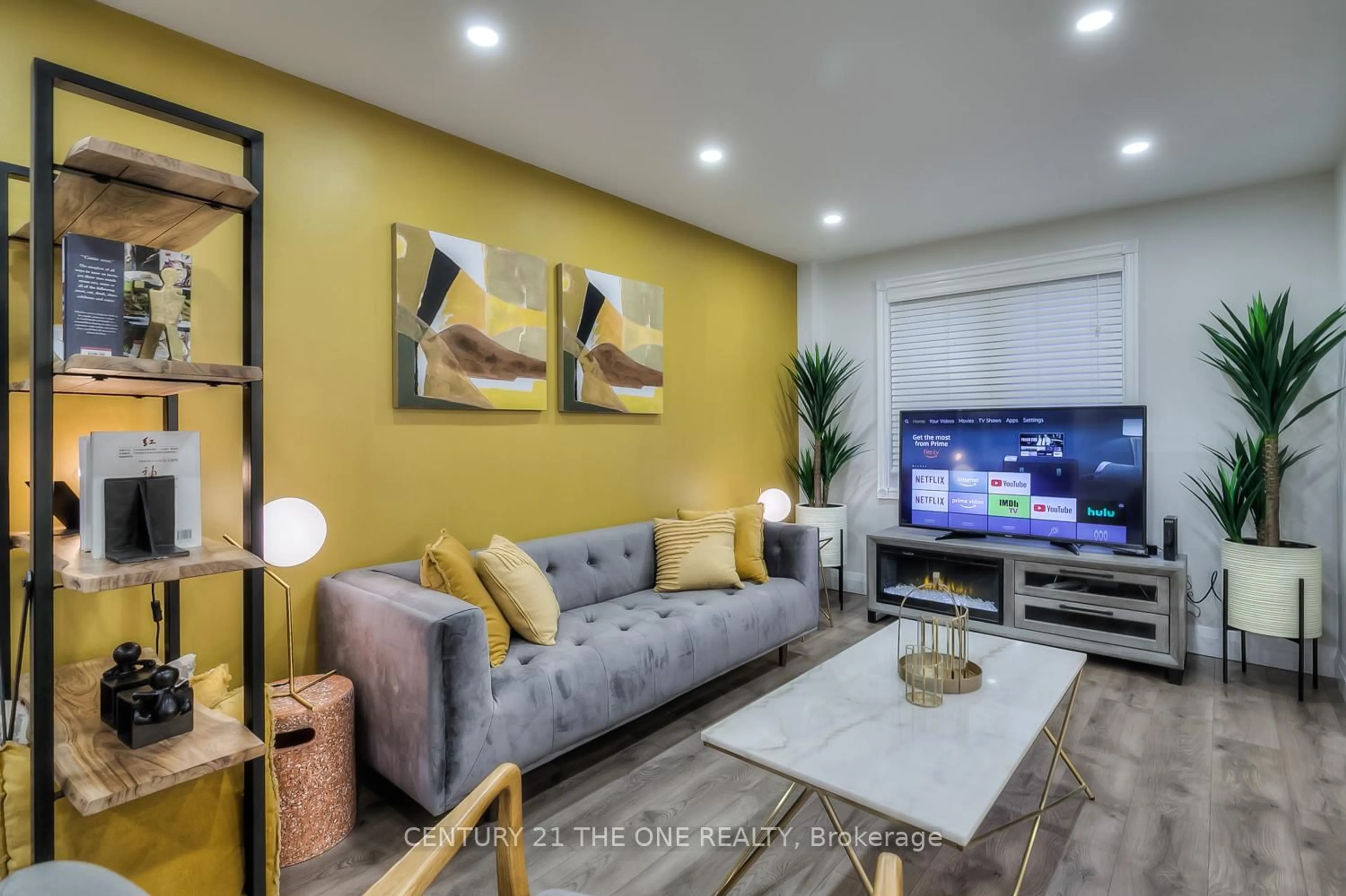 Living room with furniture, unknown for 75 Weldrick Rd #710, Richmond Hill Ontario L4C 0H9