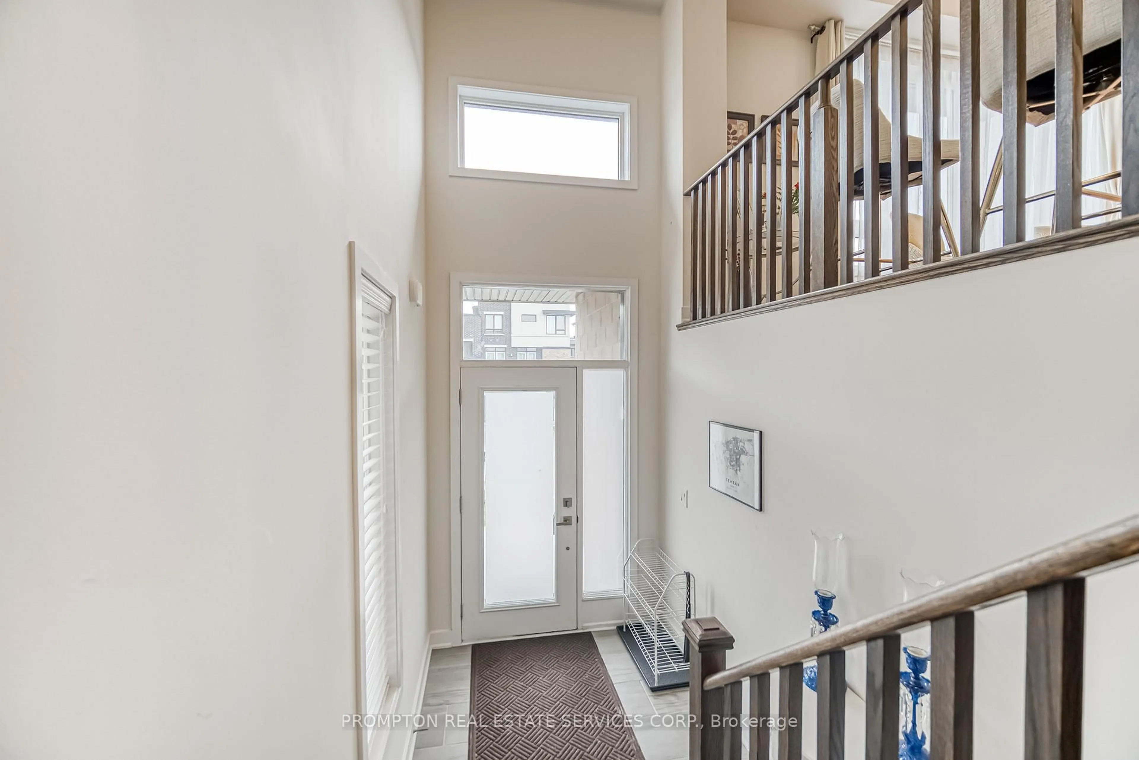 Indoor entryway for 48 Helliwell Cres, Richmond Hill Ontario L4E 1C4