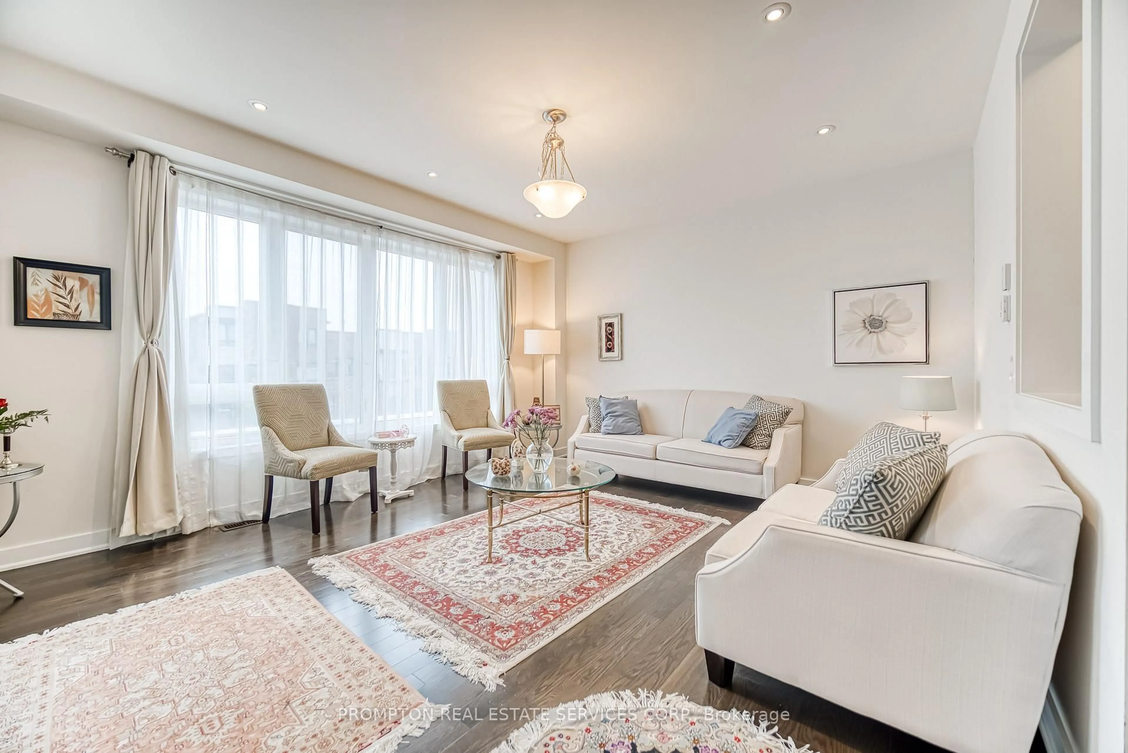 Living room with furniture, unknown for 48 Helliwell Cres, Richmond Hill Ontario L4E 1C4