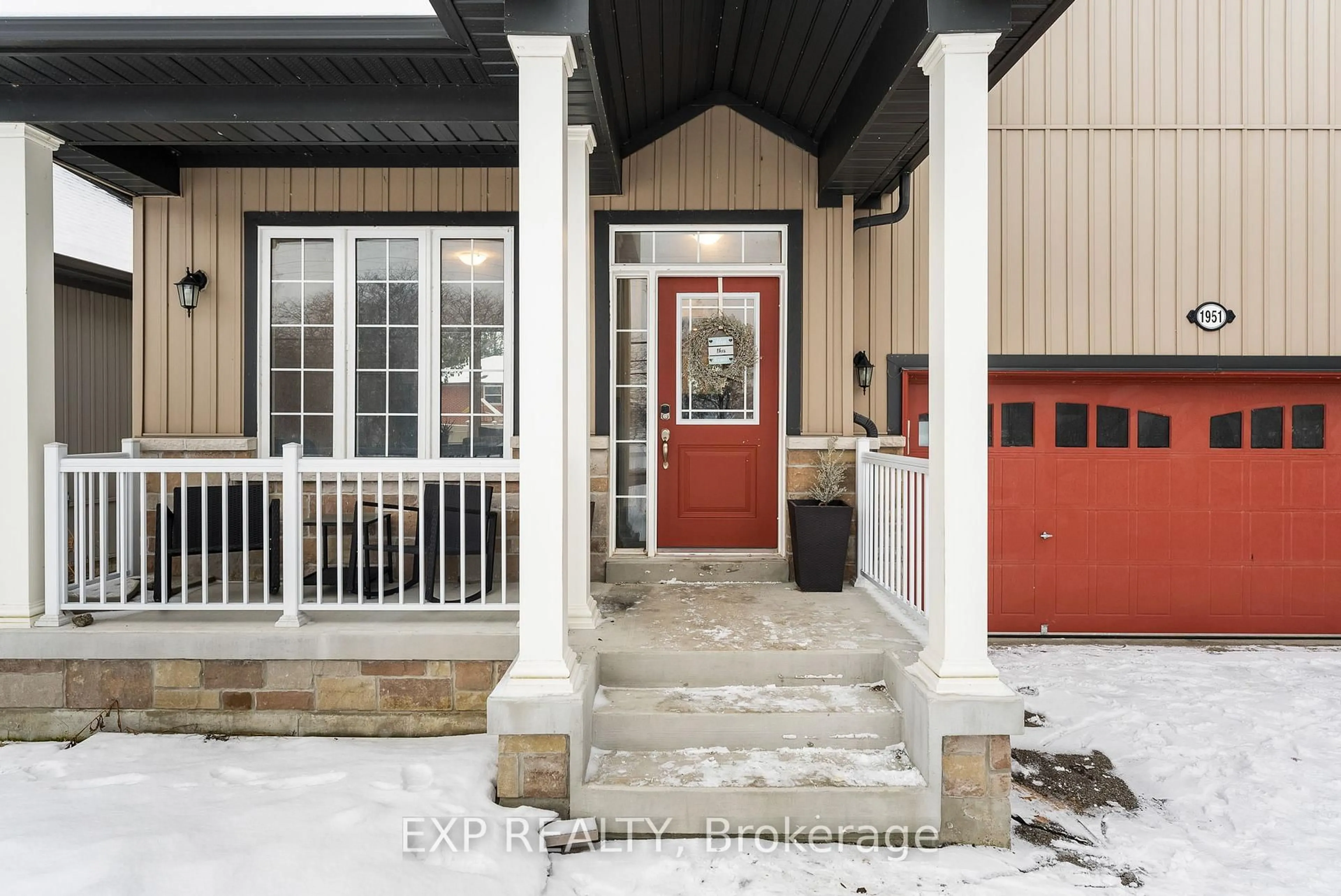 Indoor entryway for 1951 Metro Rd, Georgina Ontario L0E 1L0