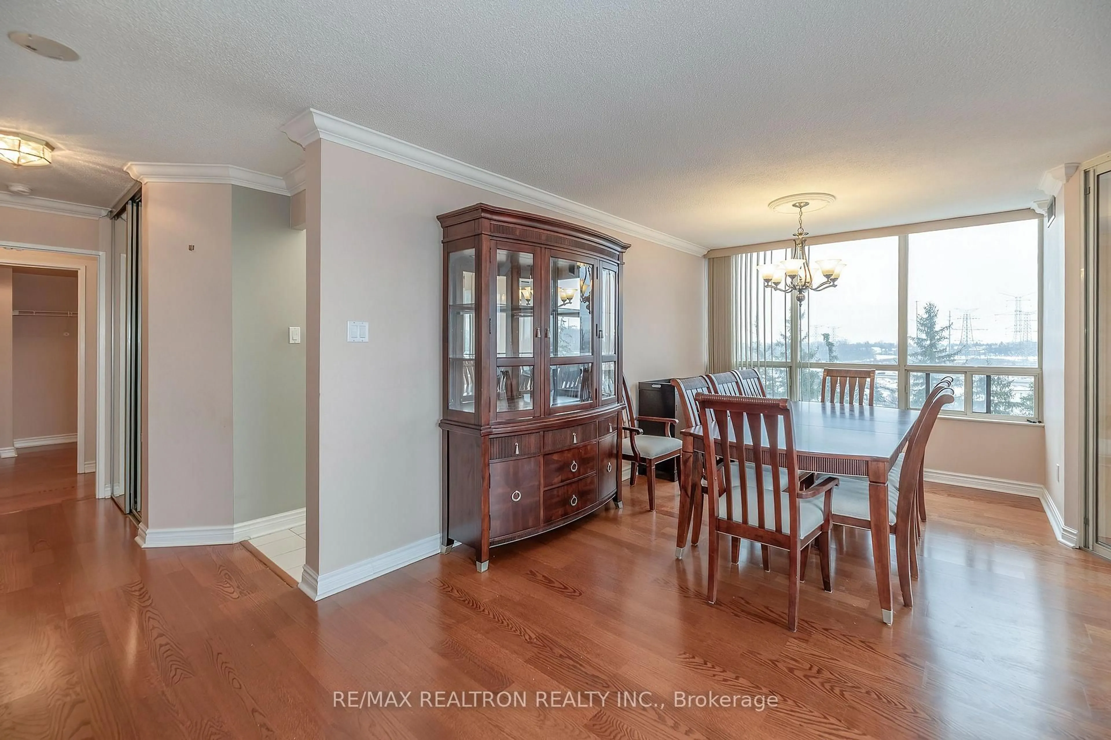 Dining room, wood/laminate floor for 8501 Bayview Ave #615, Richmond Hill Ontario L4B 3J7