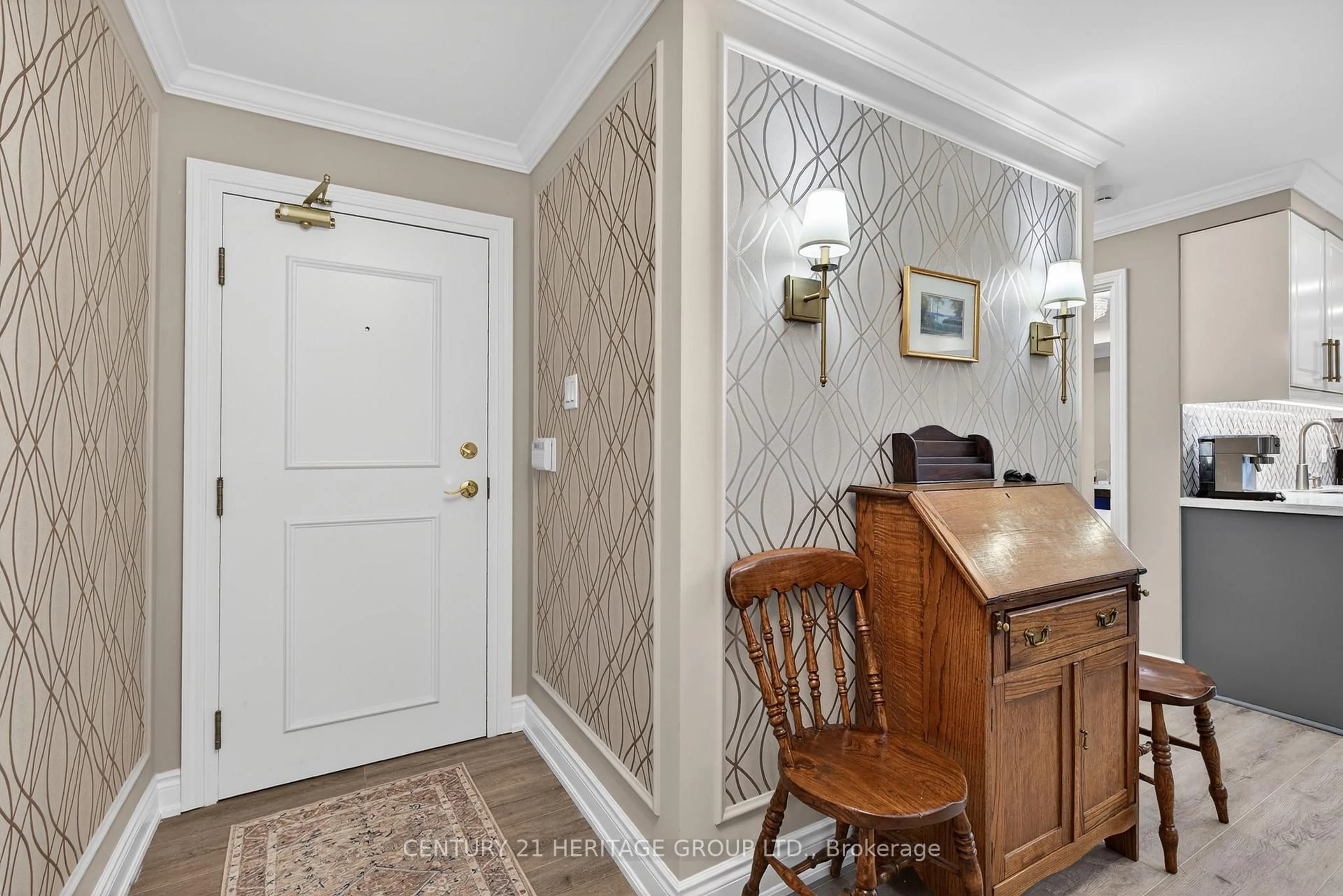 Indoor entryway for 40 Harding Blvd #112, Richmond Hill Ontario L4C 9S5