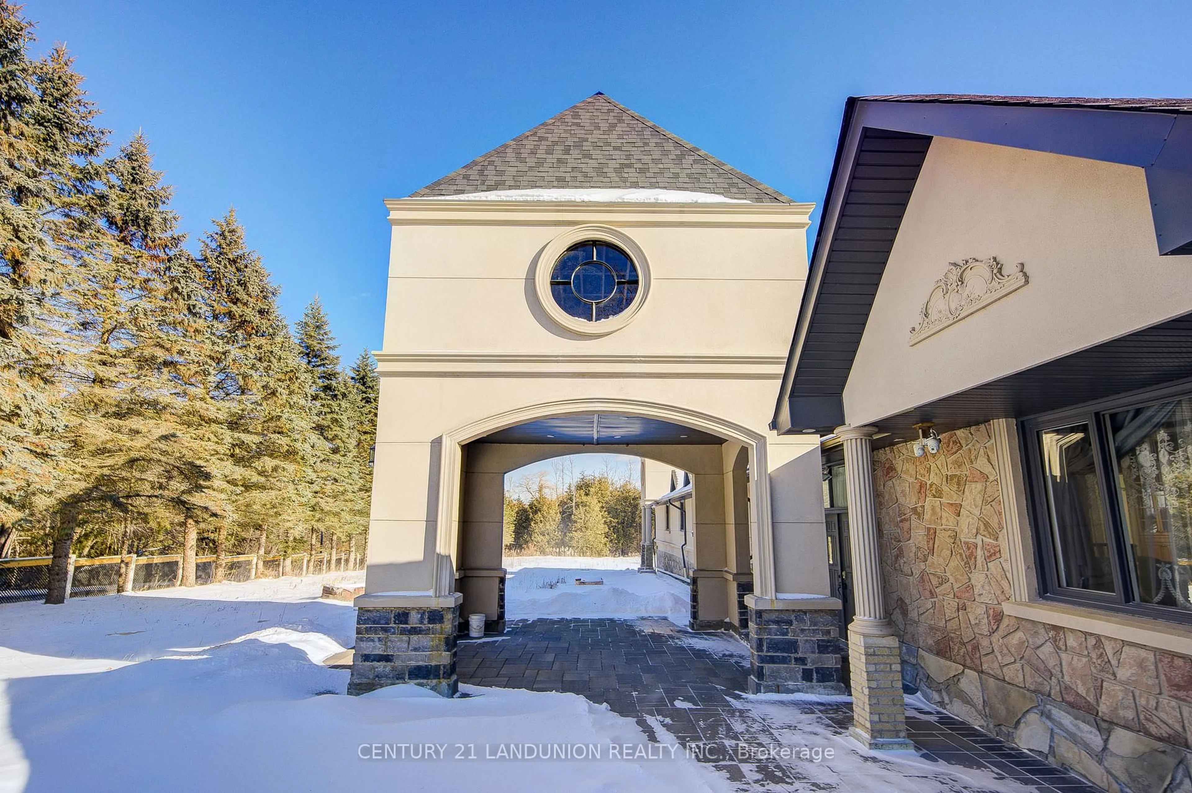 Indoor foyer for 2391 Doane Rd, East Gwillimbury Ontario L0G 1R0