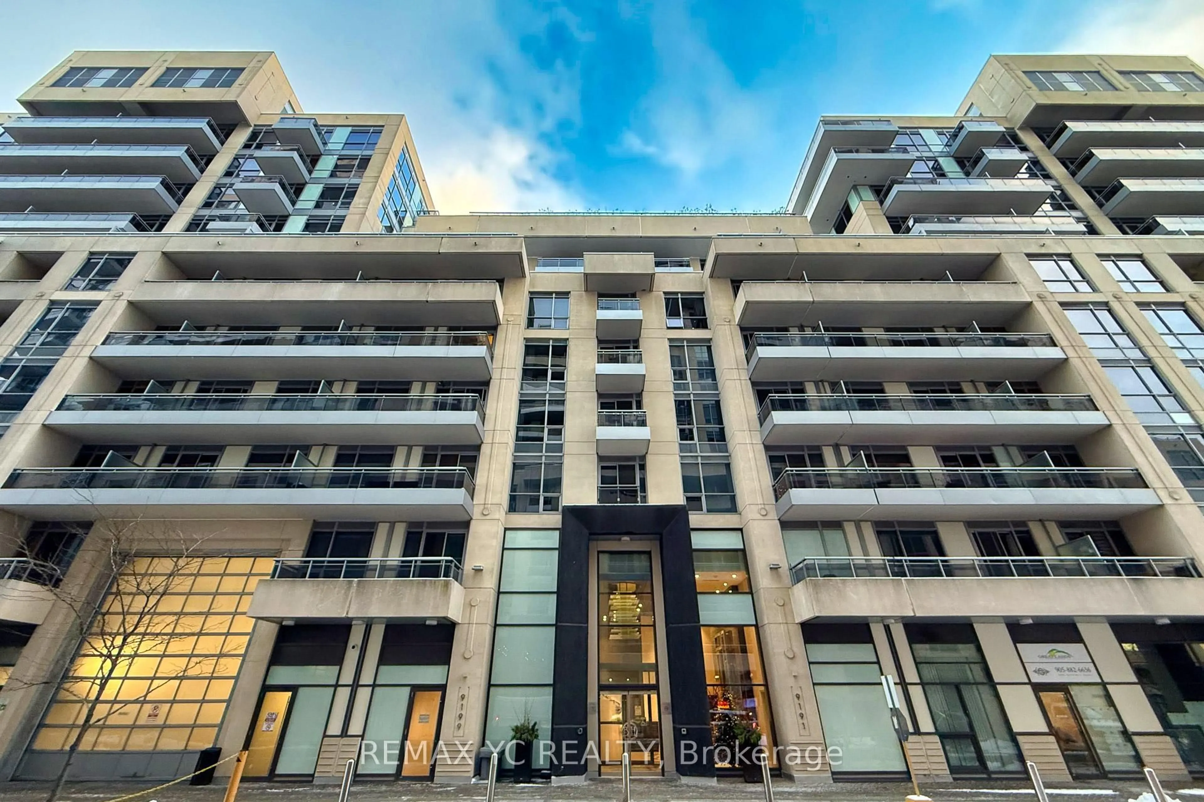 Indoor foyer for 9191 Yonge St #201, Richmond Hill Ontario L4C 1E2