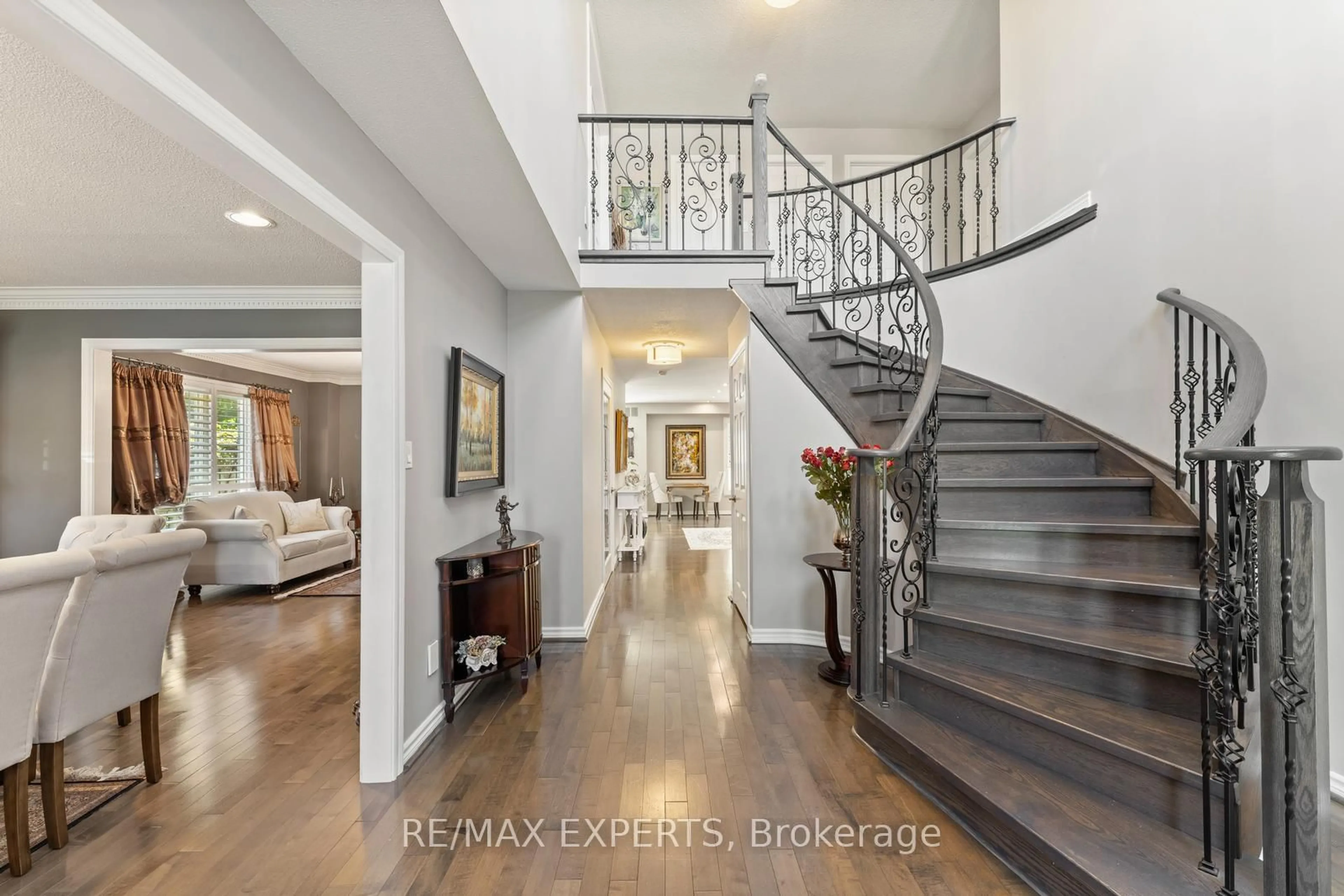 Indoor entryway for 286 Kirby Cres, Newmarket Ontario L3X 1H4