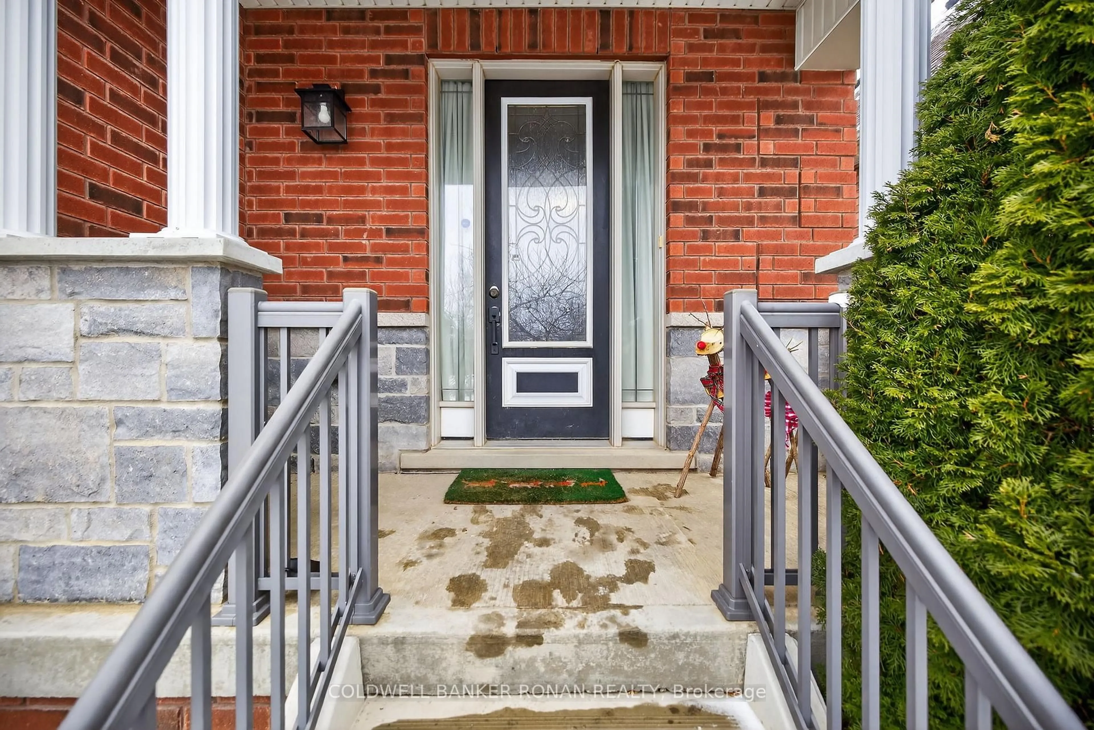 Indoor entryway for 22 Morrison Ave, New Tecumseth Ontario L9R 0H4