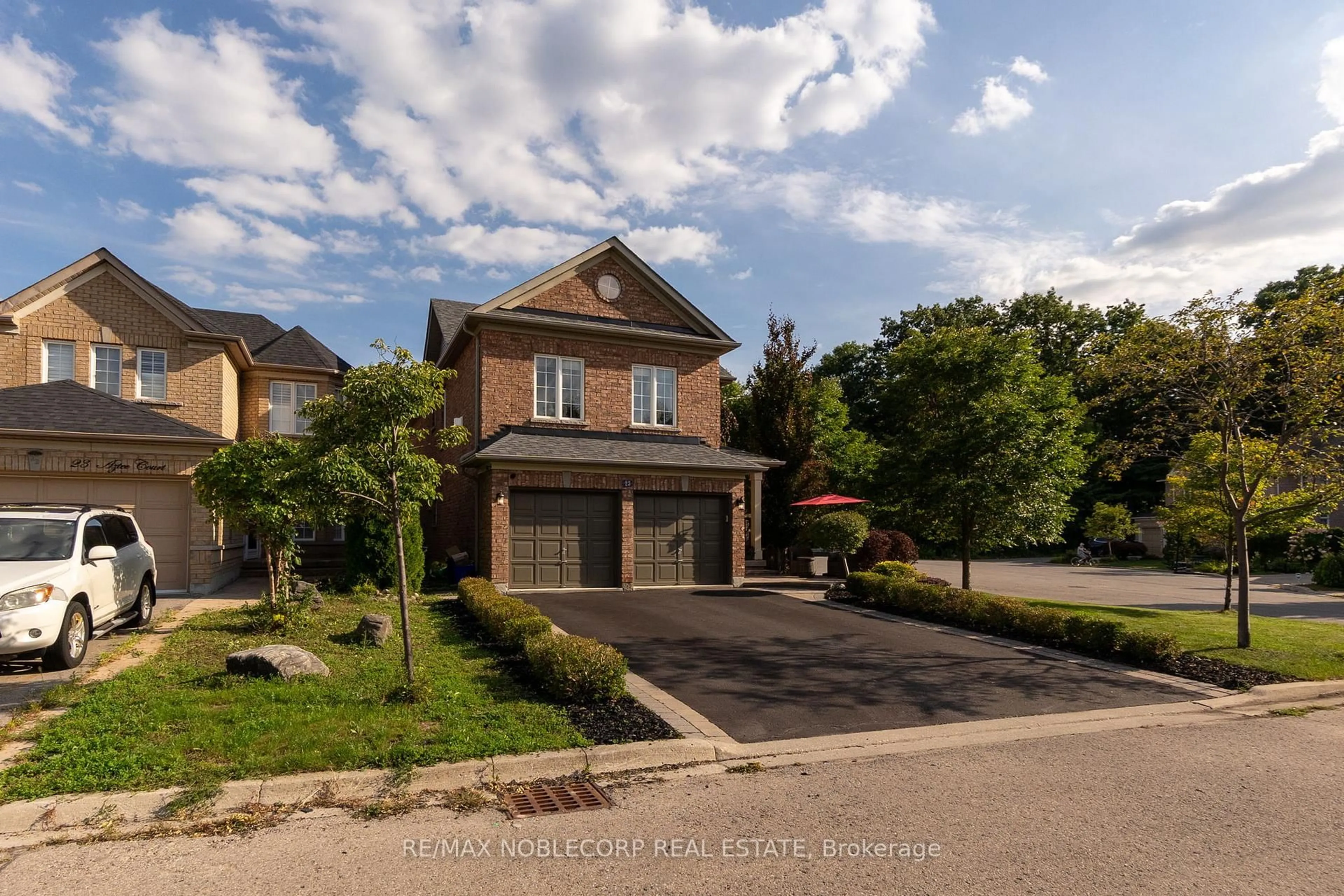 Home with brick exterior material, street for 25 Aztec Crt, Richmond Hill Ontario L4S 2W6