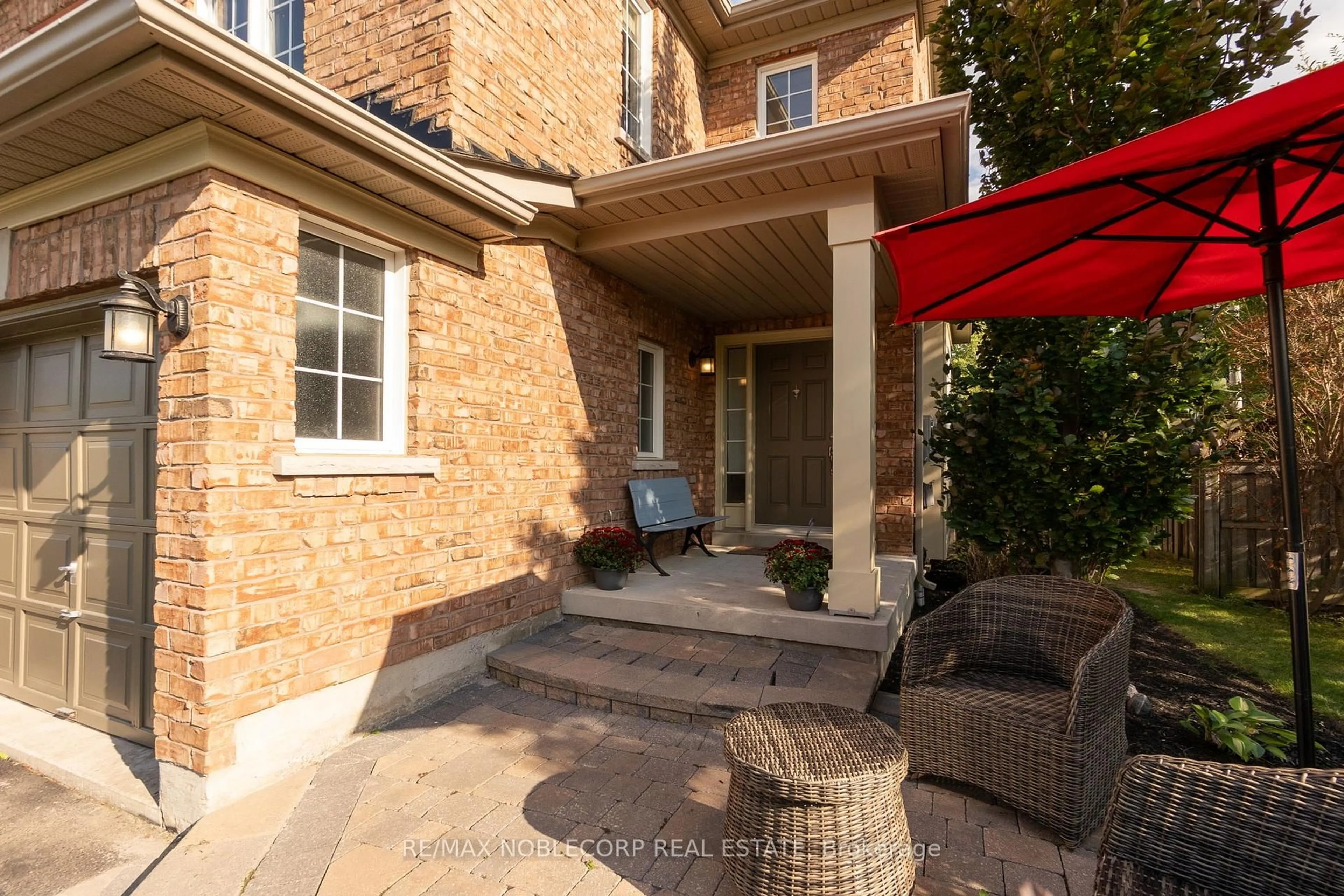 Patio, street for 25 Aztec Crt, Richmond Hill Ontario L4S 2W6