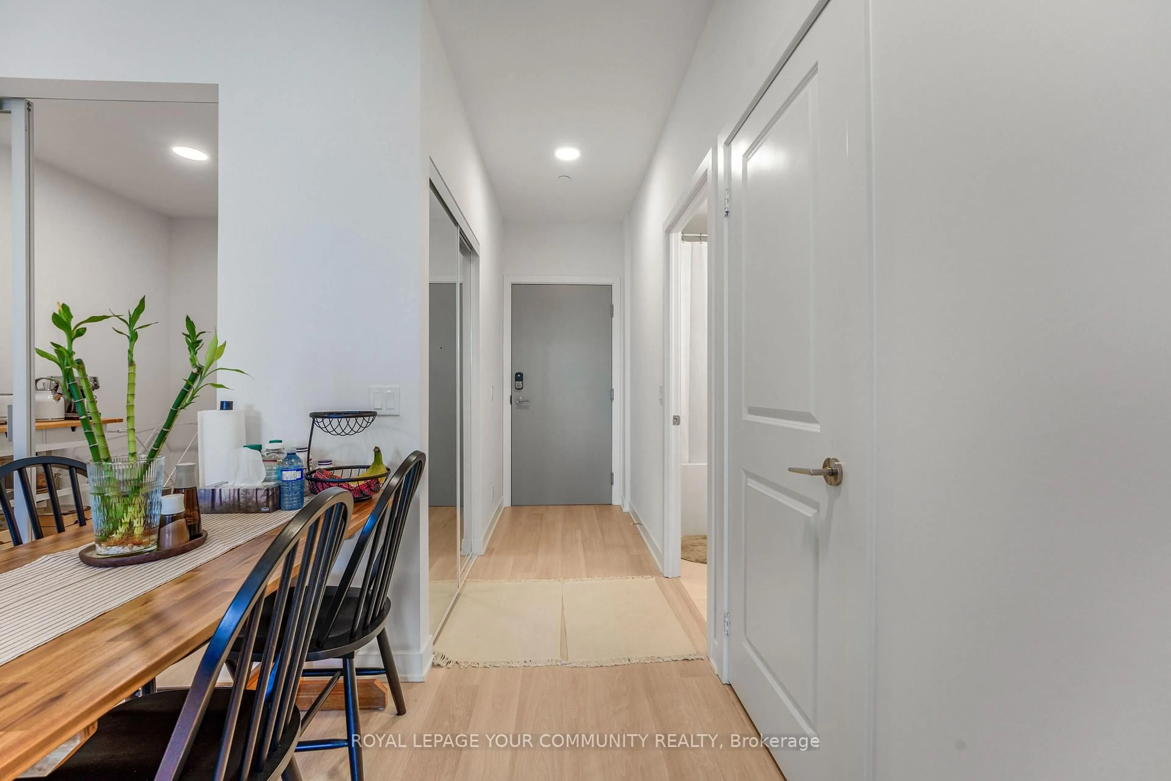 Indoor entryway for 50 Upper Mall Way #224, Vaughan Ontario L4J 0L8