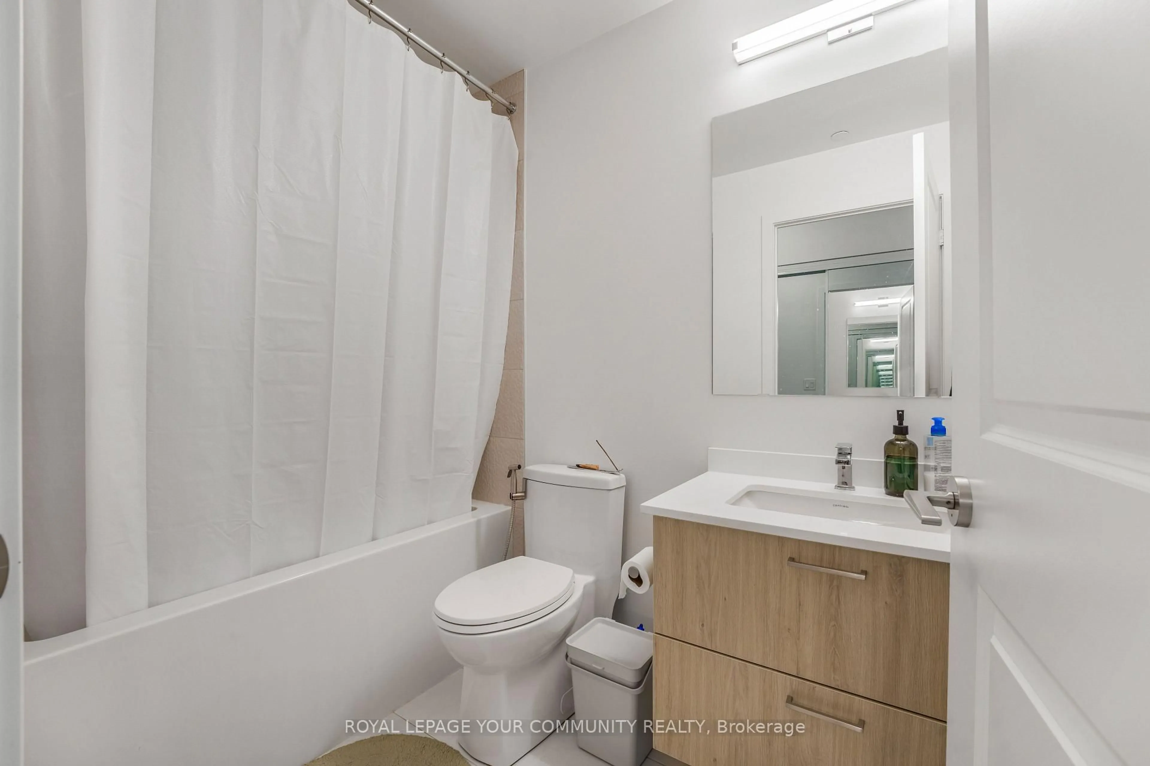 Standard bathroom, unknown for 50 Upper Mall Way #224, Vaughan Ontario L4J 0L8