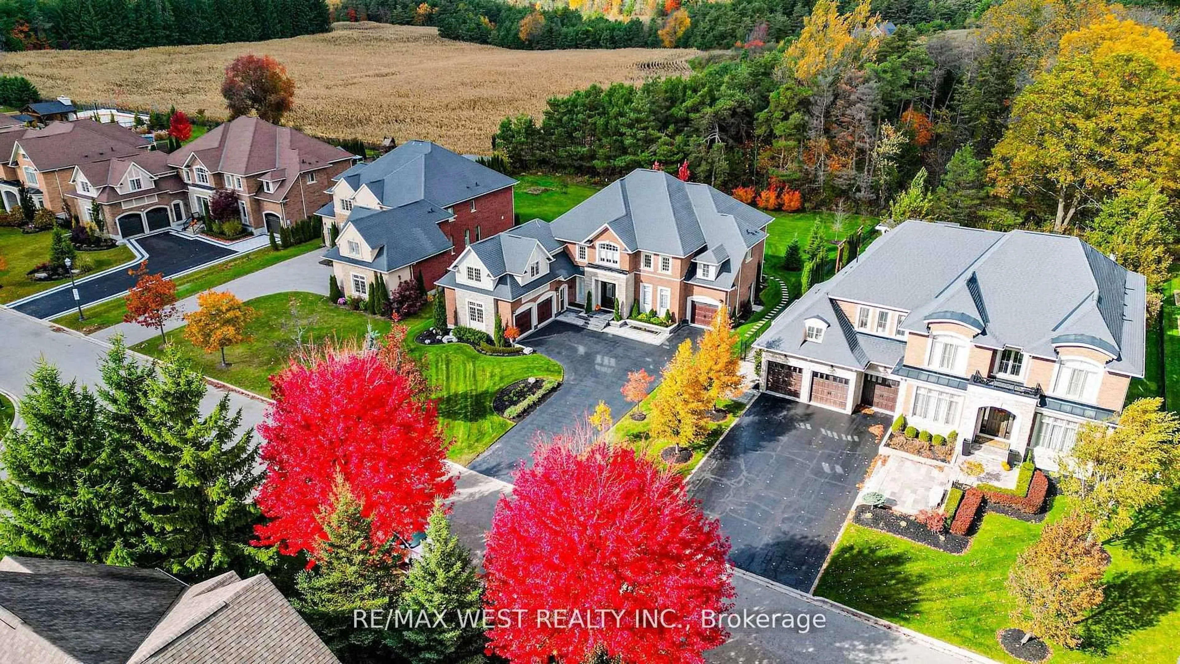 A pic from outside/outdoor area/front of a property/back of a property/a pic from drone, street for 18 Wyndance Way, Uxbridge Ontario L9P 0B8