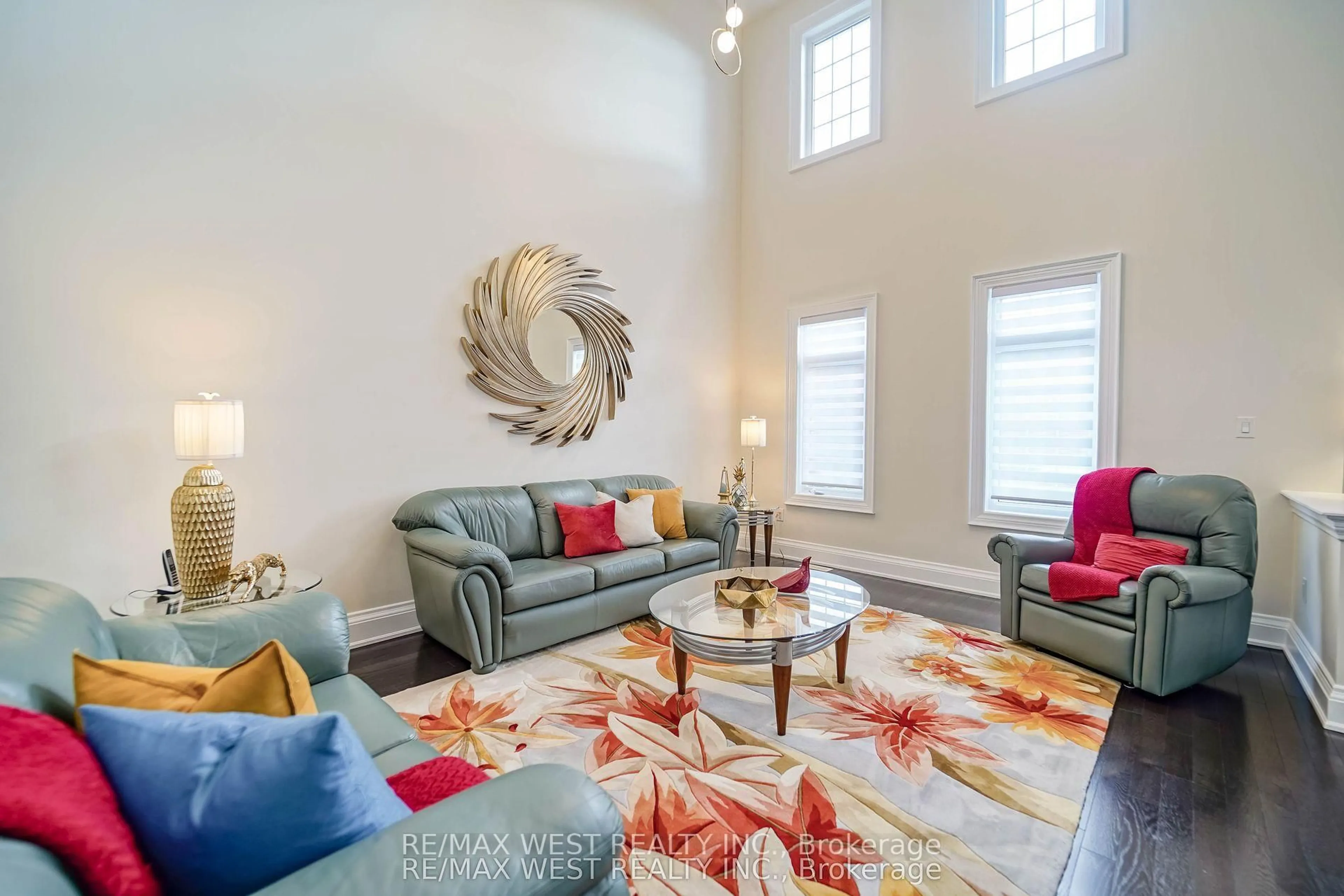 Living room with furniture, unknown for 18 Wyndance Way, Uxbridge Ontario L9P 0B8