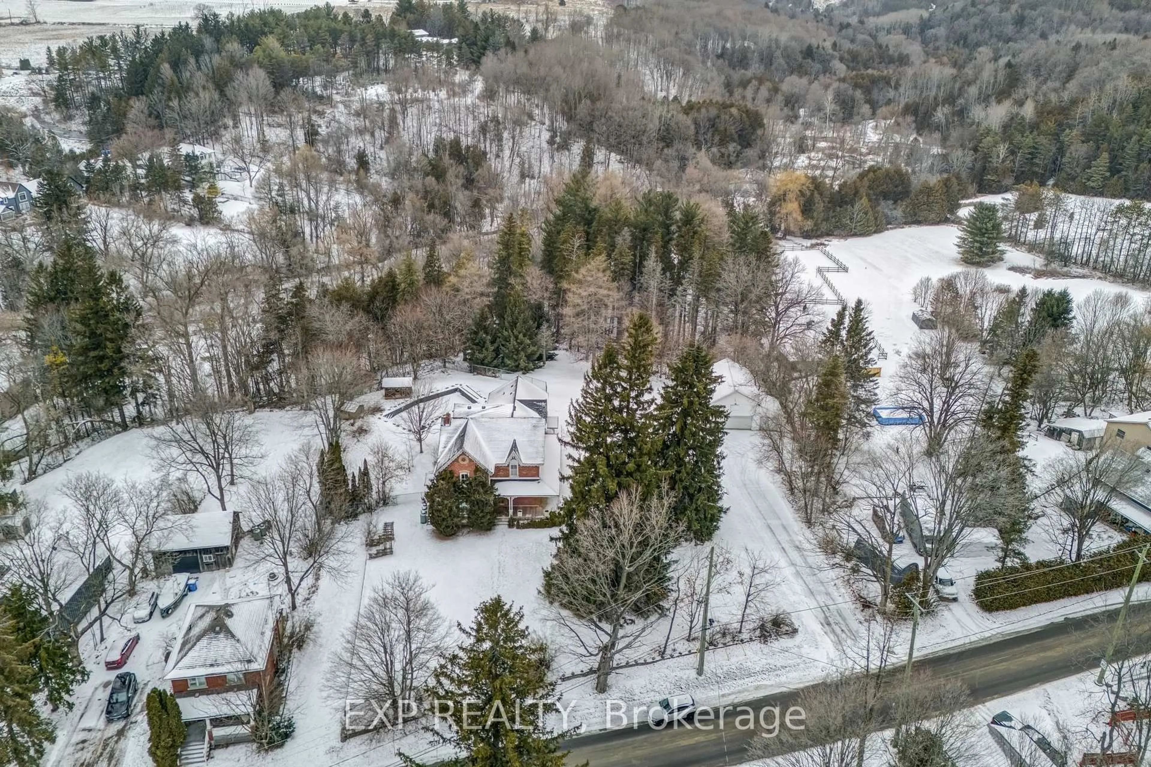 A pic from outside/outdoor area/front of a property/back of a property/a pic from drone, unknown for 420 Kettleby Rd, King Ontario L7B 0C9