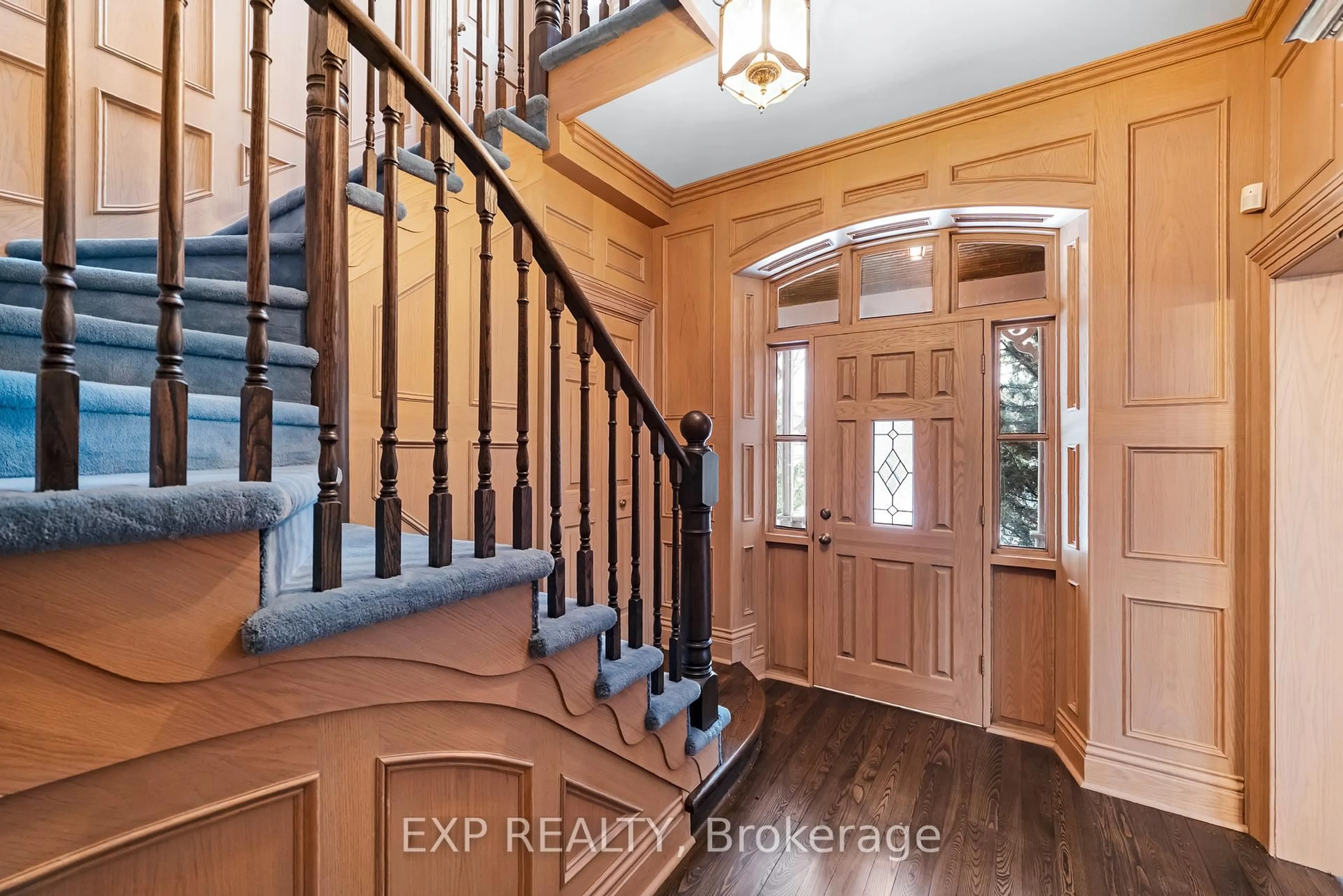 Indoor entryway for 420 Kettleby Rd, King Ontario L7B 0C9