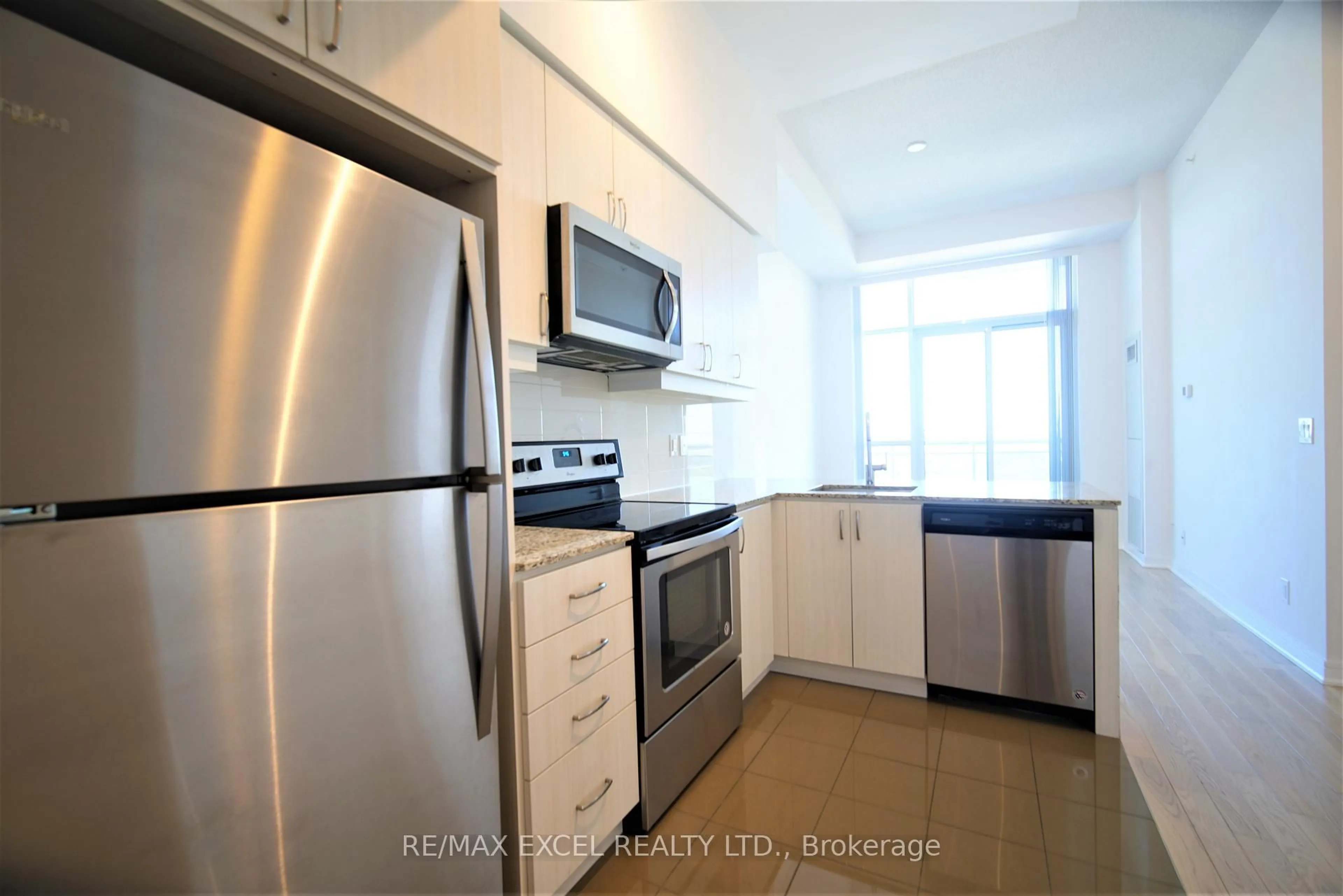 Standard kitchen, ceramic/tile floor for 9205 Yonge St #1204, Richmond Hill Ontario L4C 6Z2