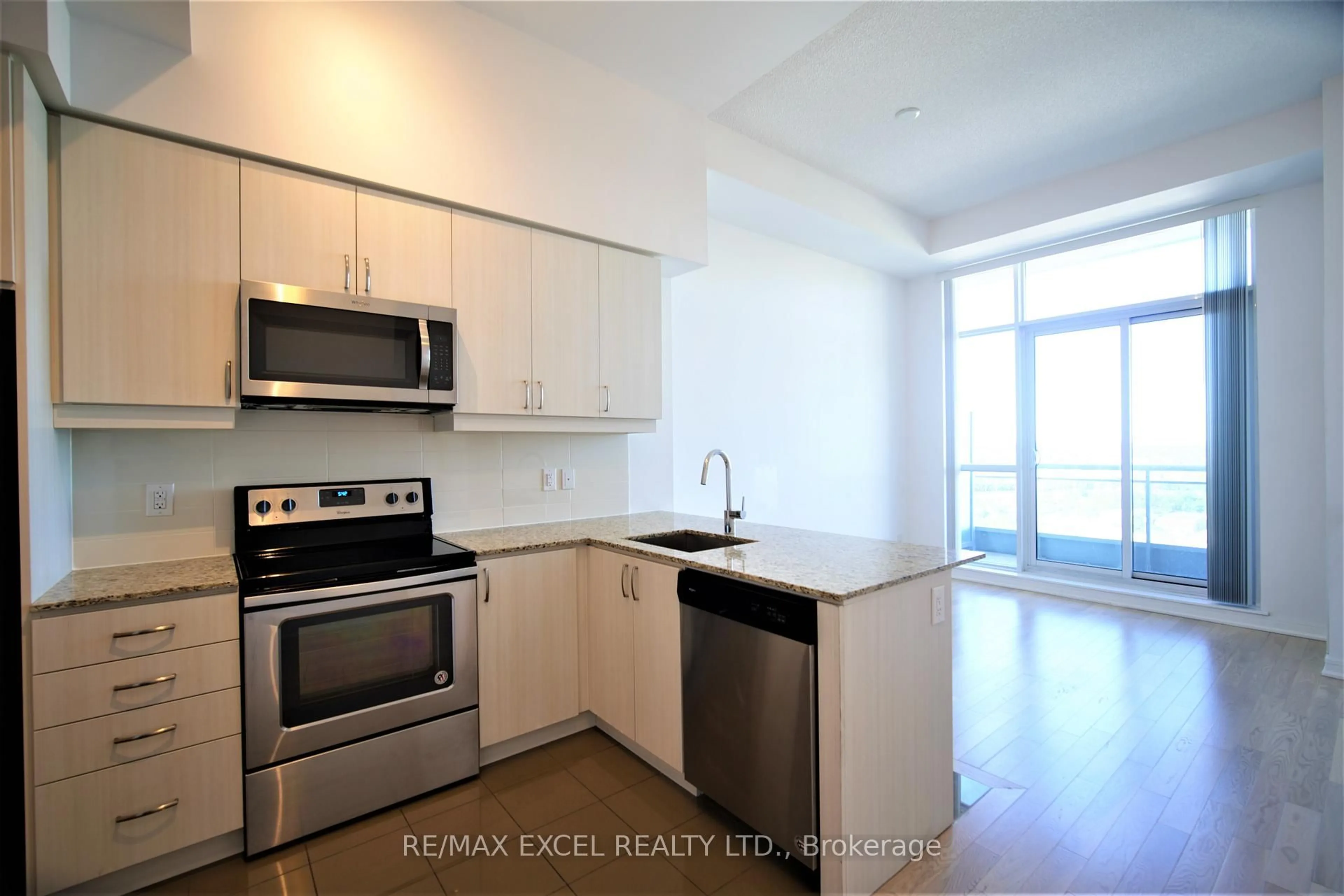 Standard kitchen, ceramic/tile floor for 9205 Yonge St #1204, Richmond Hill Ontario L4C 6Z2