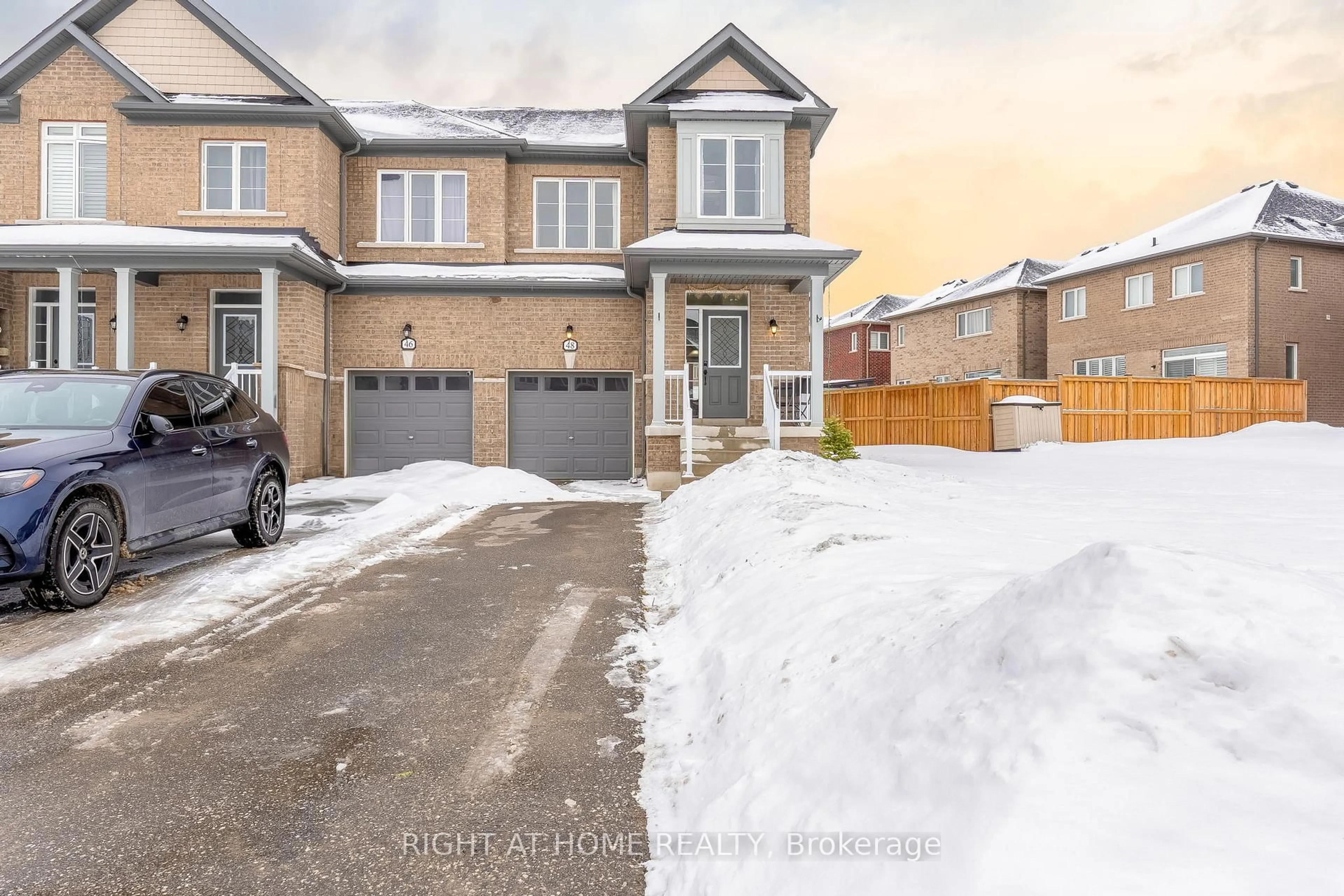 A pic from outside/outdoor area/front of a property/back of a property/a pic from drone, street for 48 Morris Dr, Essa Ontario L3W 0M5