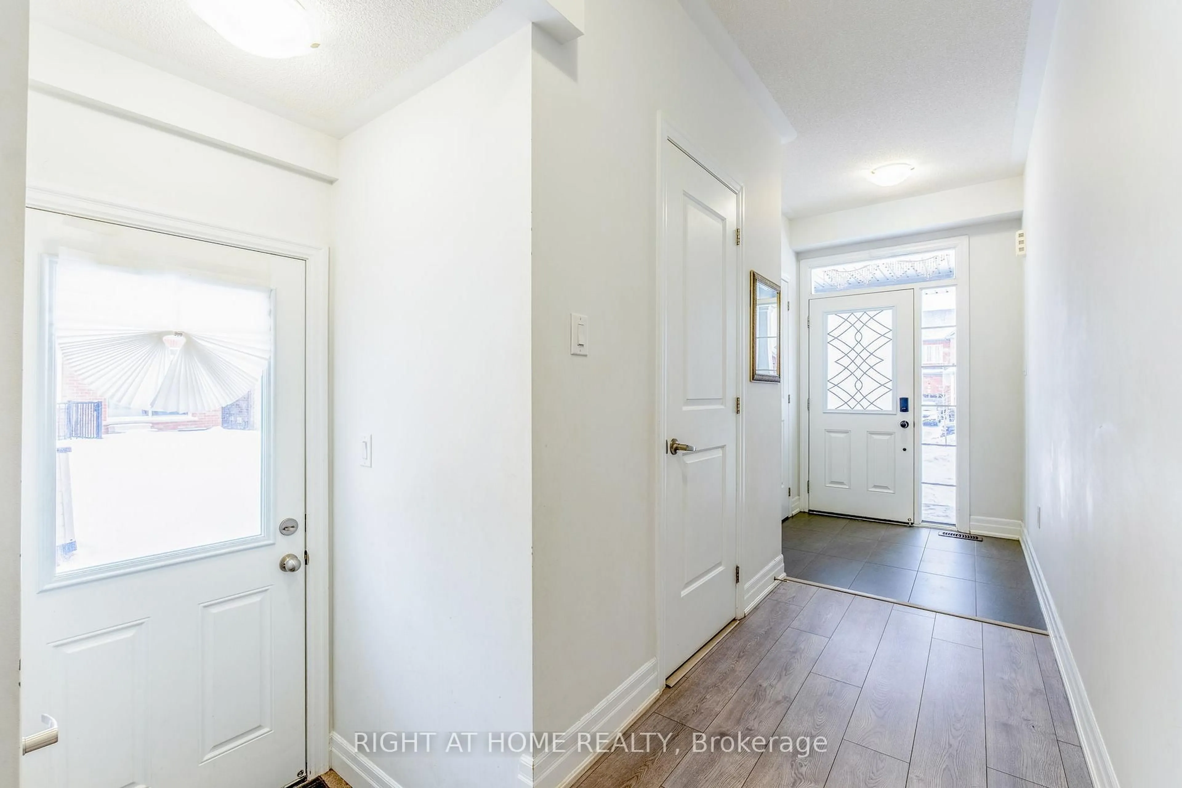 Indoor entryway for 48 Morris Dr, Essa Ontario L3W 0M5