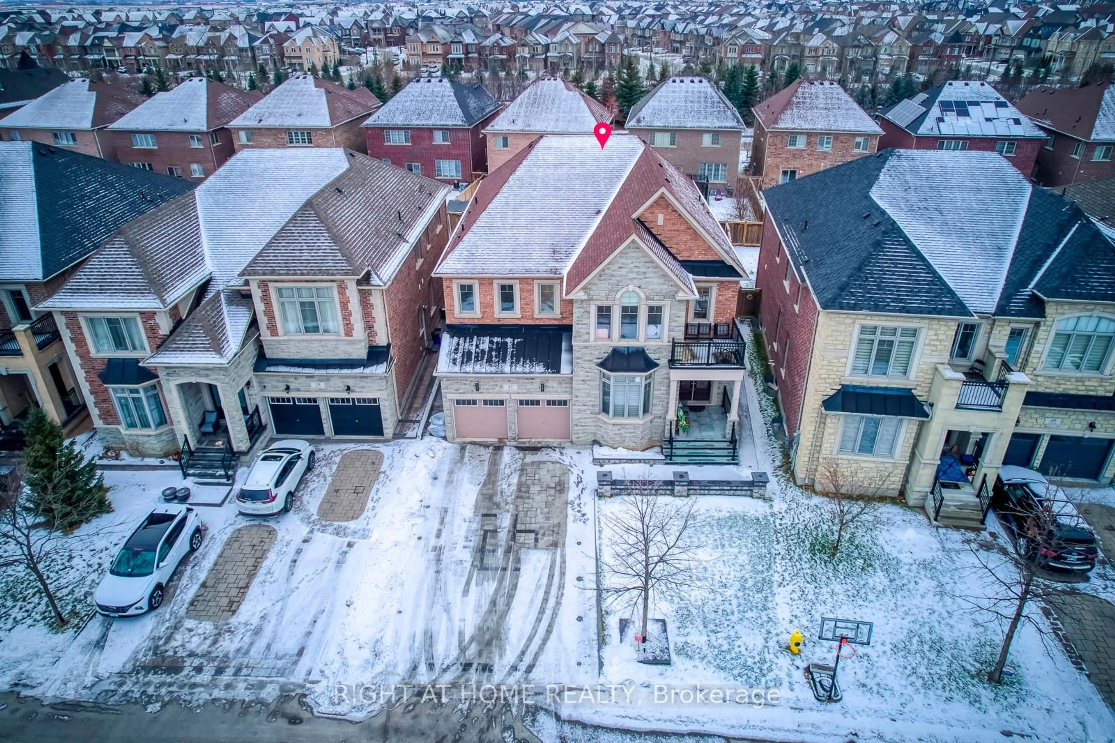 A pic from outside/outdoor area/front of a property/back of a property/a pic from drone, street for 45 Torgan Tr, Vaughan Ontario L4H 3X6