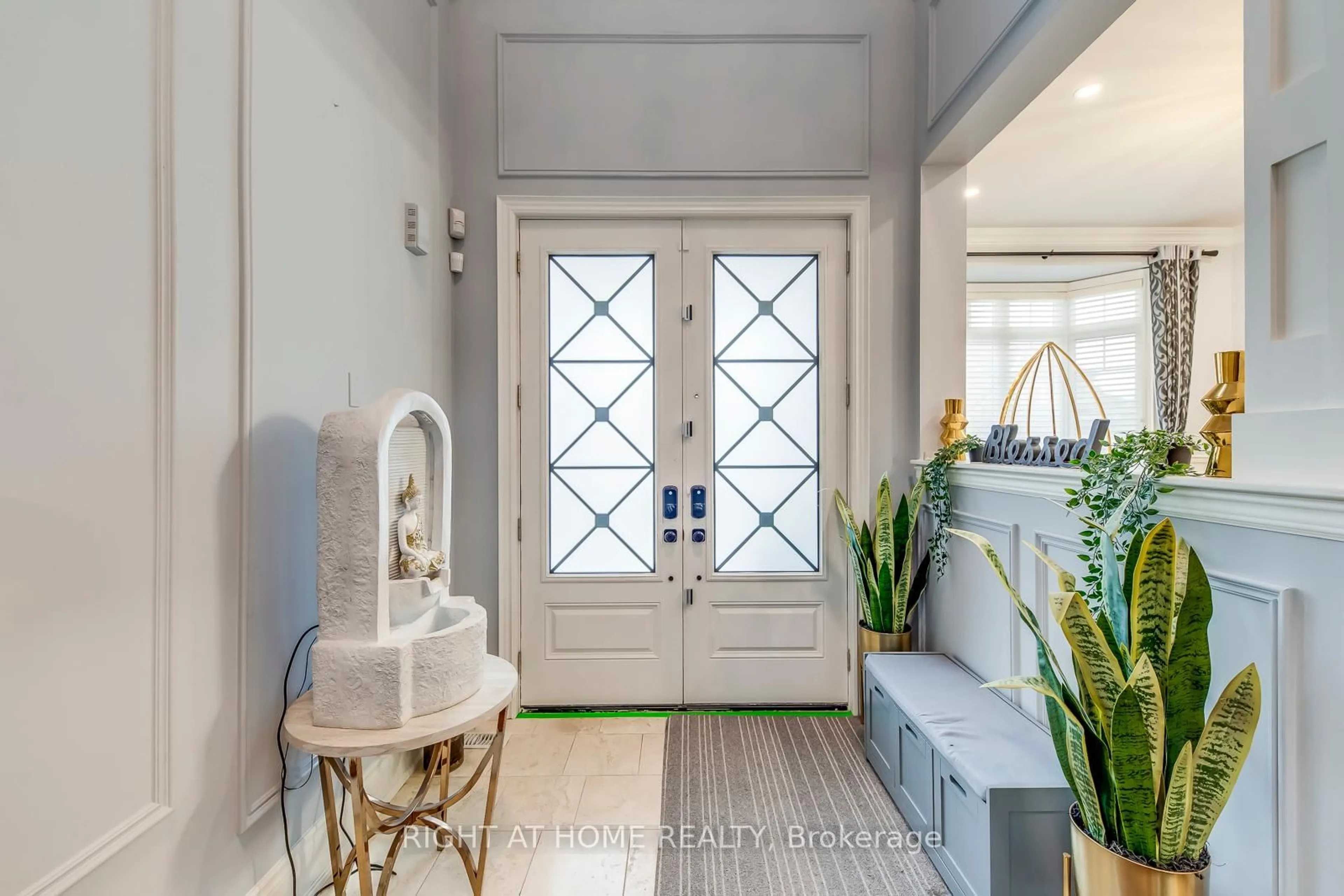 Indoor entryway for 45 Torgan Tr, Vaughan Ontario L4H 3X6