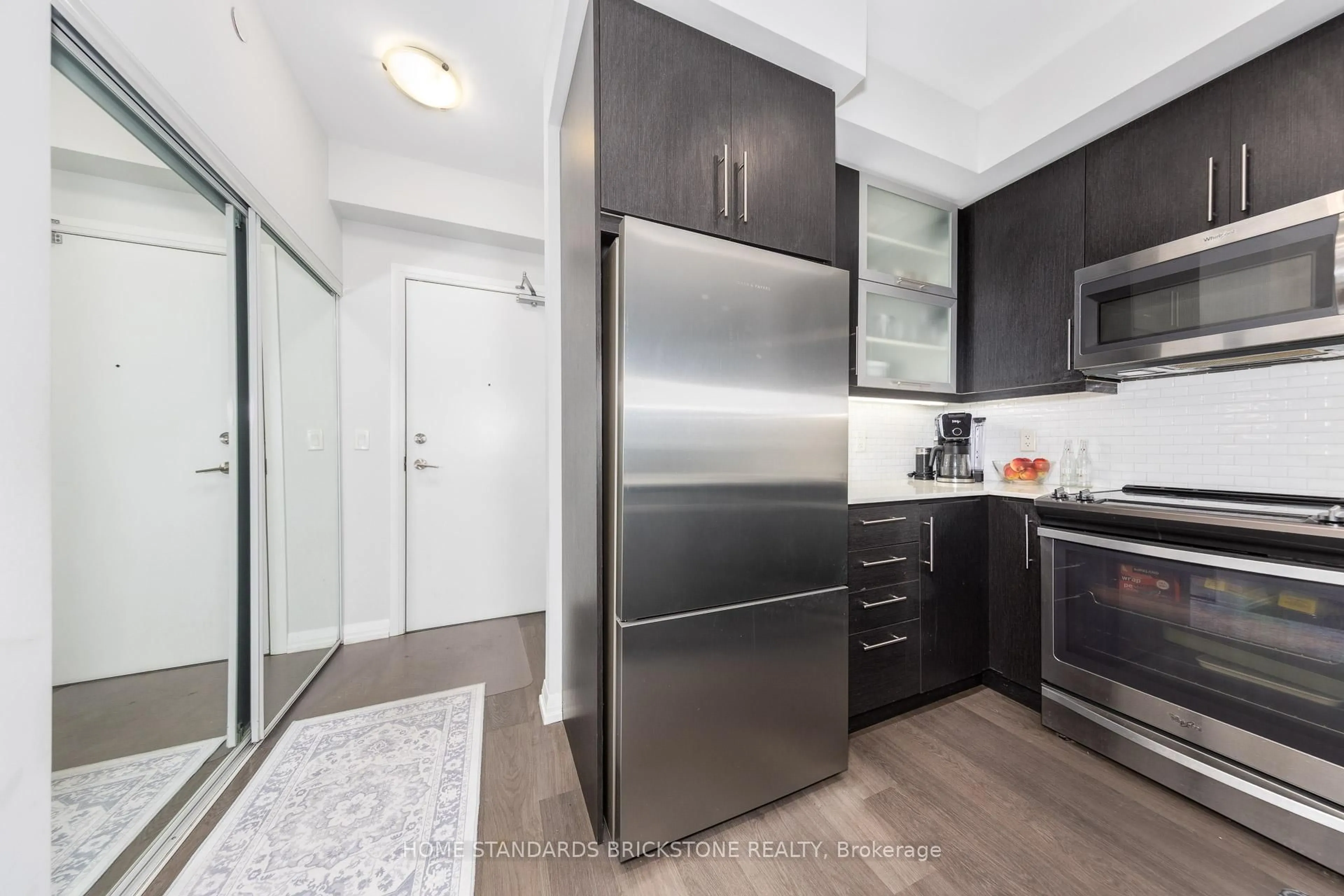 Standard kitchen, unknown for 65 Oneida Cres #LPH 10, Richmond Hill Ontario L4B 0G9