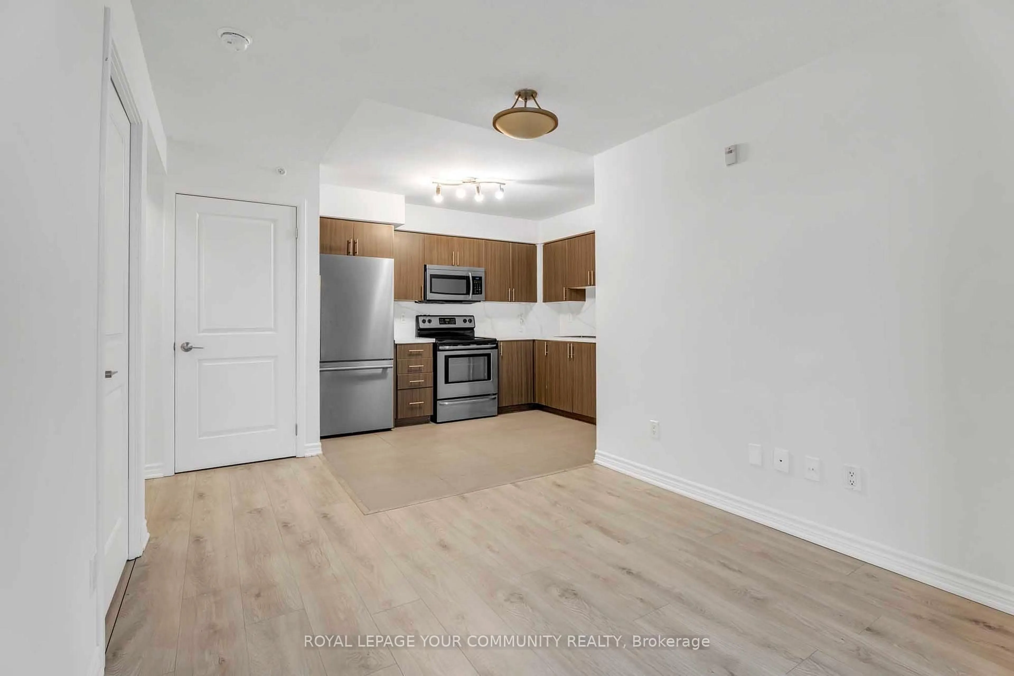 Standard kitchen, unknown for 75 Norman Bethune Ave #420, Richmond Hill Ontario L4B 3L4