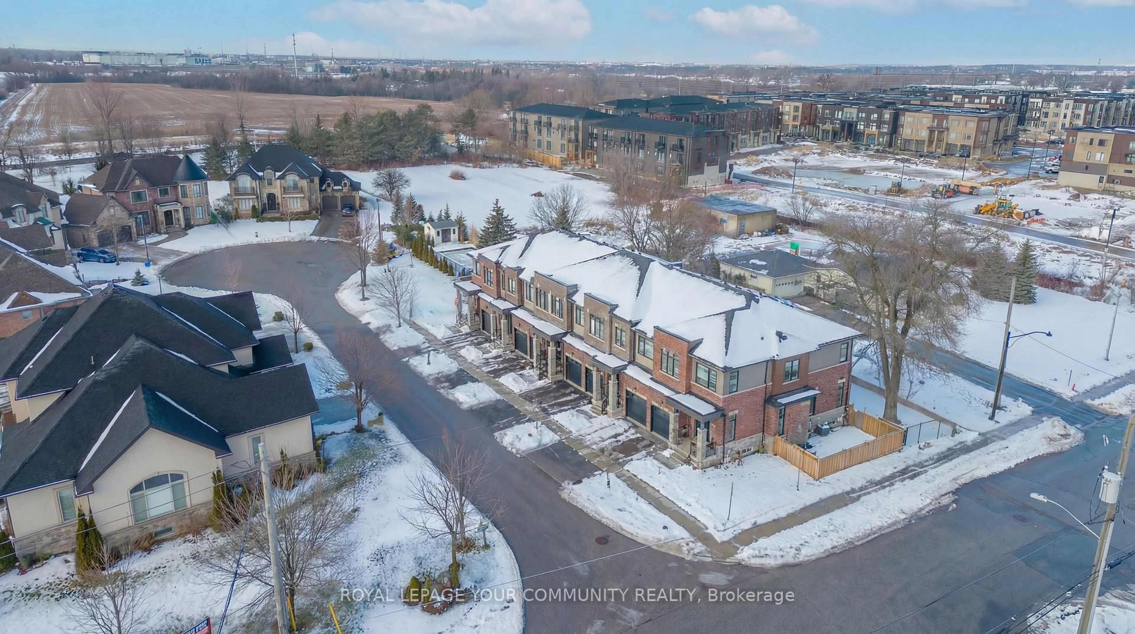 A pic from outside/outdoor area/front of a property/back of a property/a pic from drone, mountain view for 70 Simmons St, Vaughan Ontario L4H 4X7