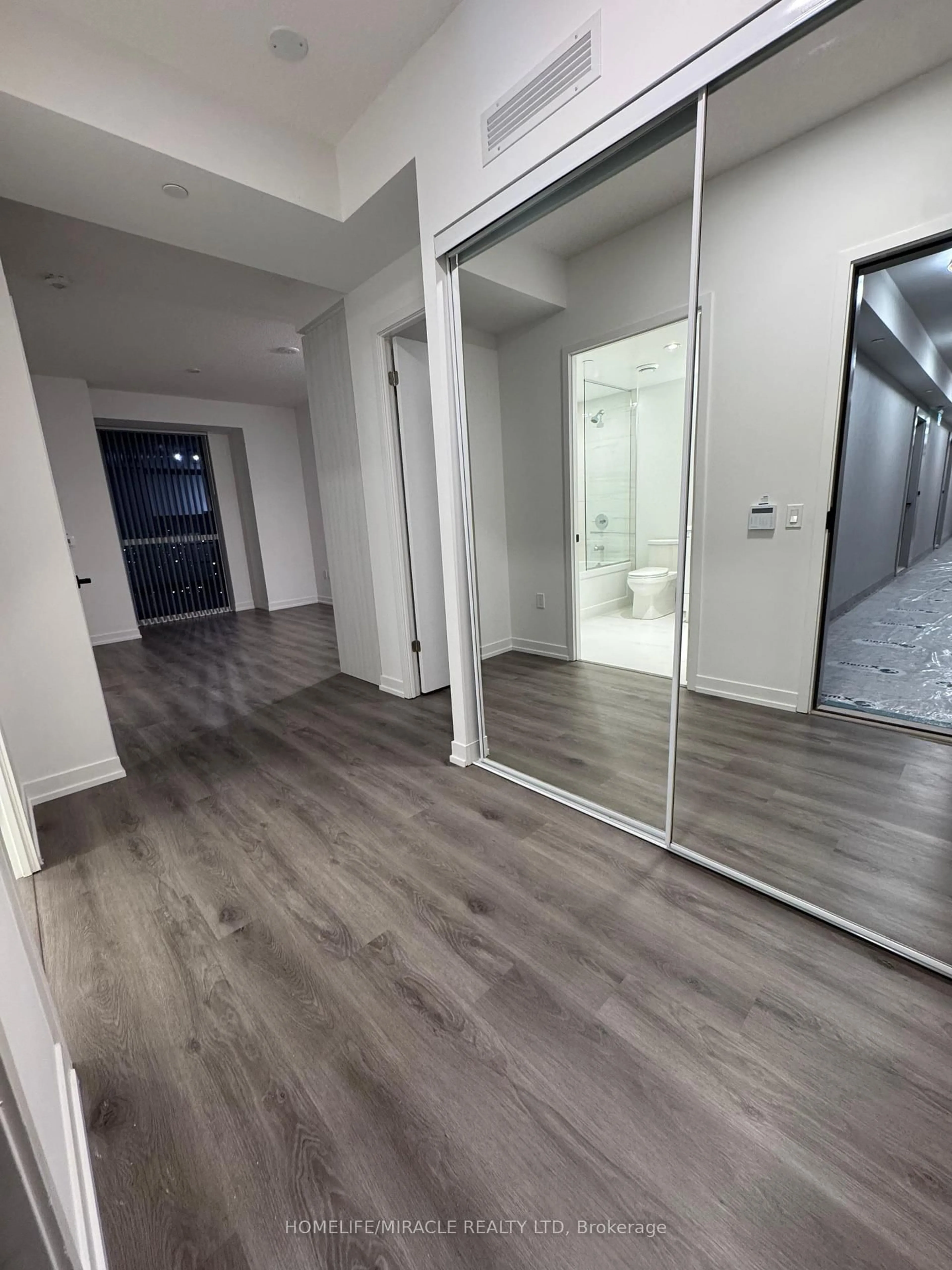 Unknown for 225 Commerce St #2012, Vaughan Ontario L4K 0P9