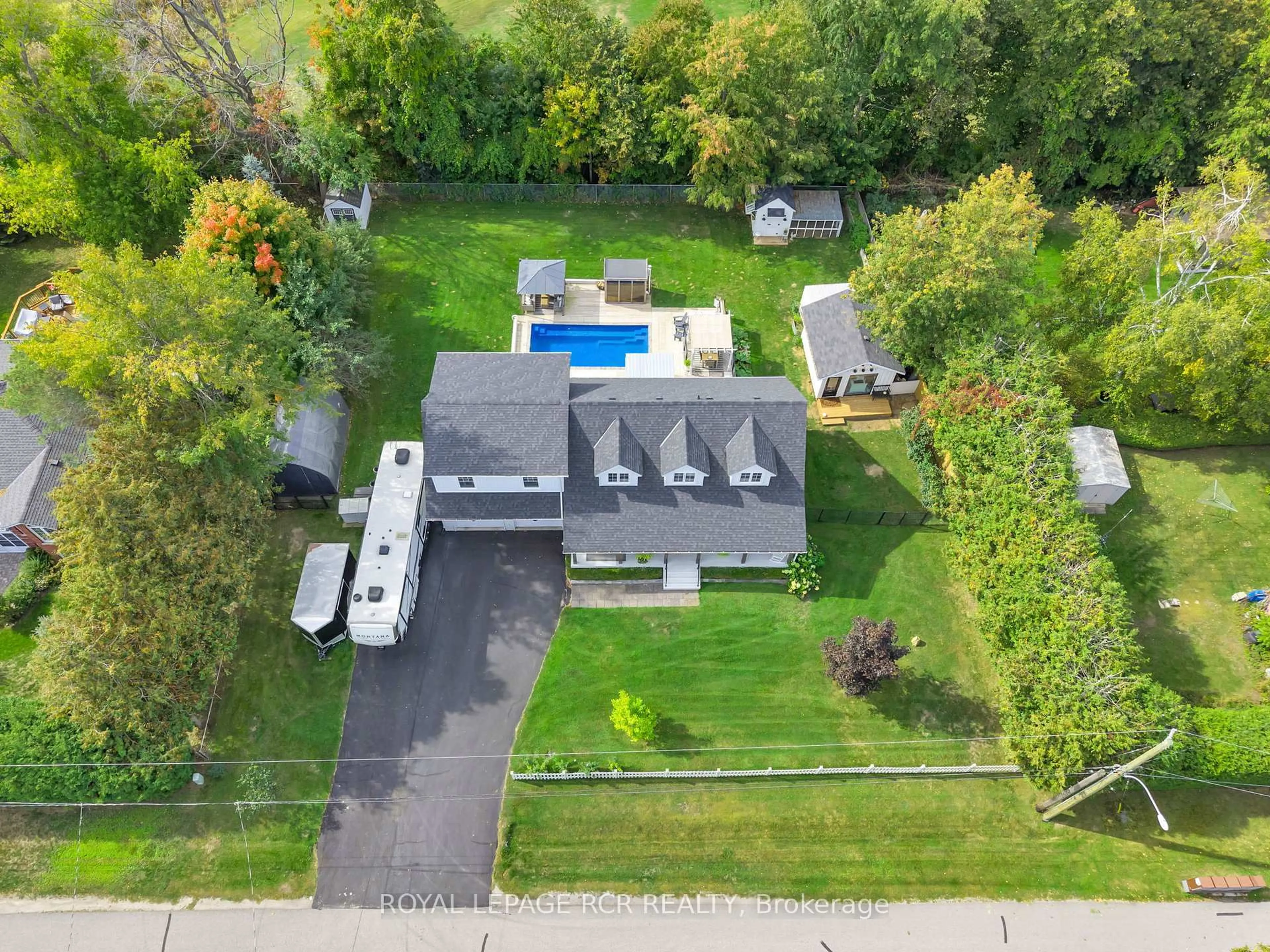 A pic from outside/outdoor area/front of a property/back of a property/a pic from drone, street for 36 Marie St, Georgina Ontario L0E 1L0