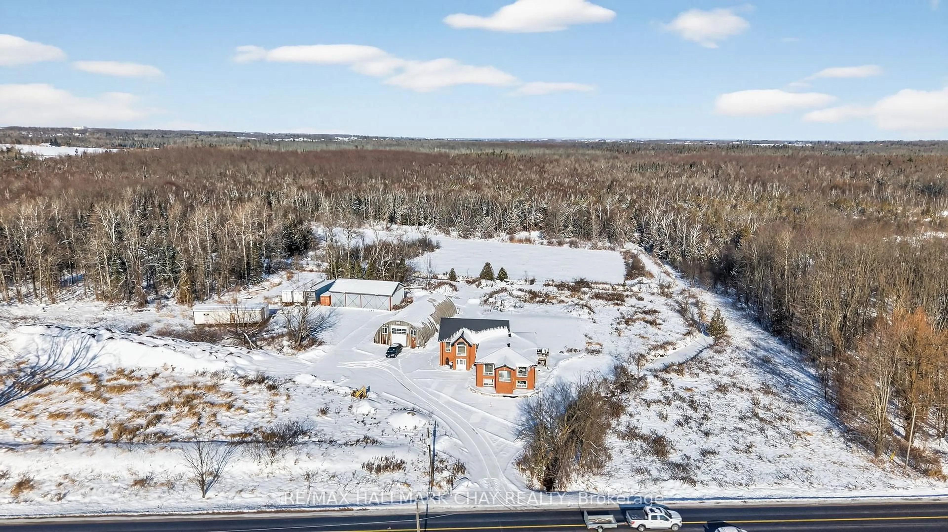 A pic from outside/outdoor area/front of a property/back of a property/a pic from drone, unknown for 2702 6th Line, Innisfil Ontario L9S 4S4