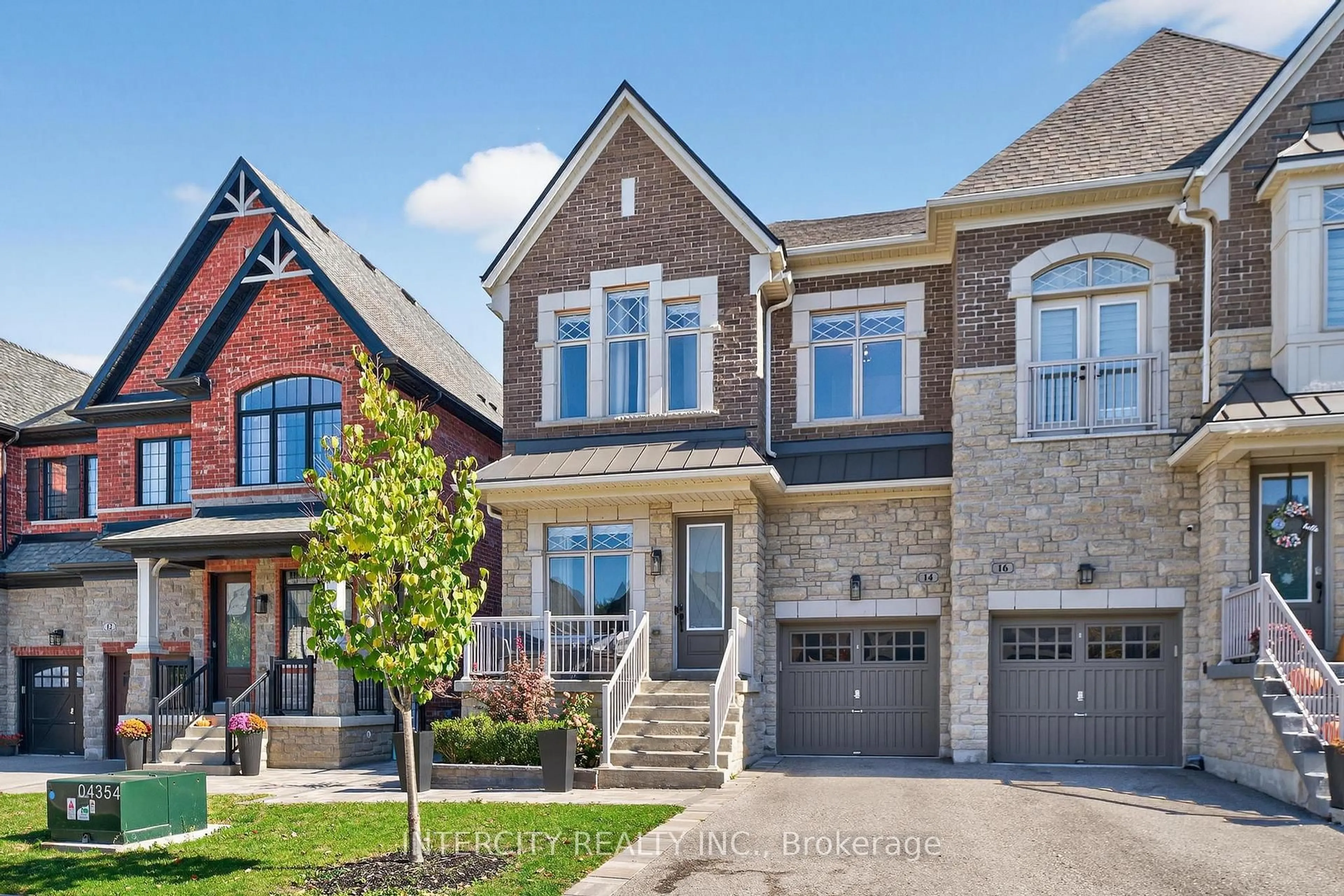 Home with brick exterior material, street for 14 Great Heron Crt, King Ontario L7B 0P4