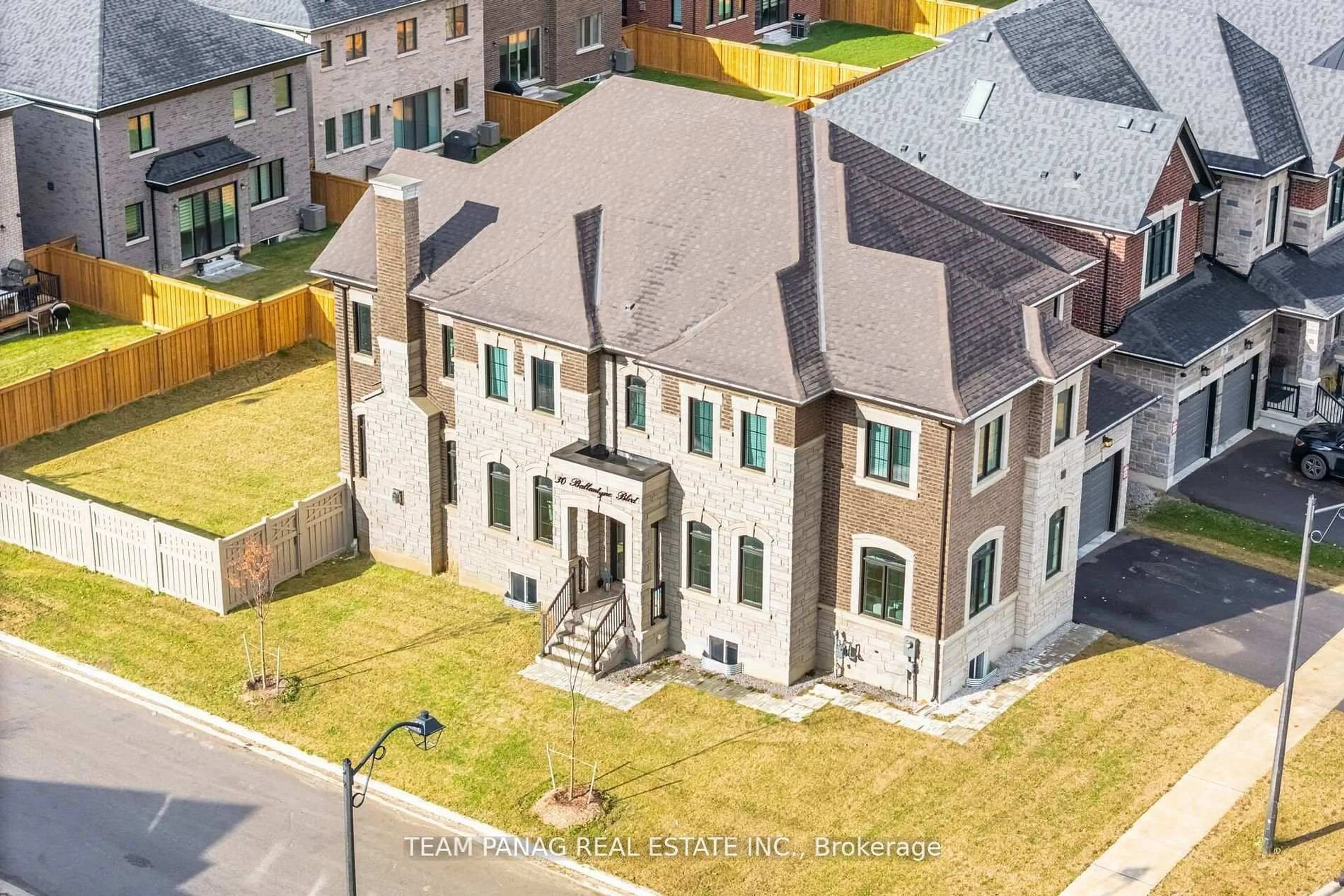 A pic from outside/outdoor area/front of a property/back of a property/a pic from drone, street for 30 Ballantyne Blvd, Vaughan Ontario L3L 0G2