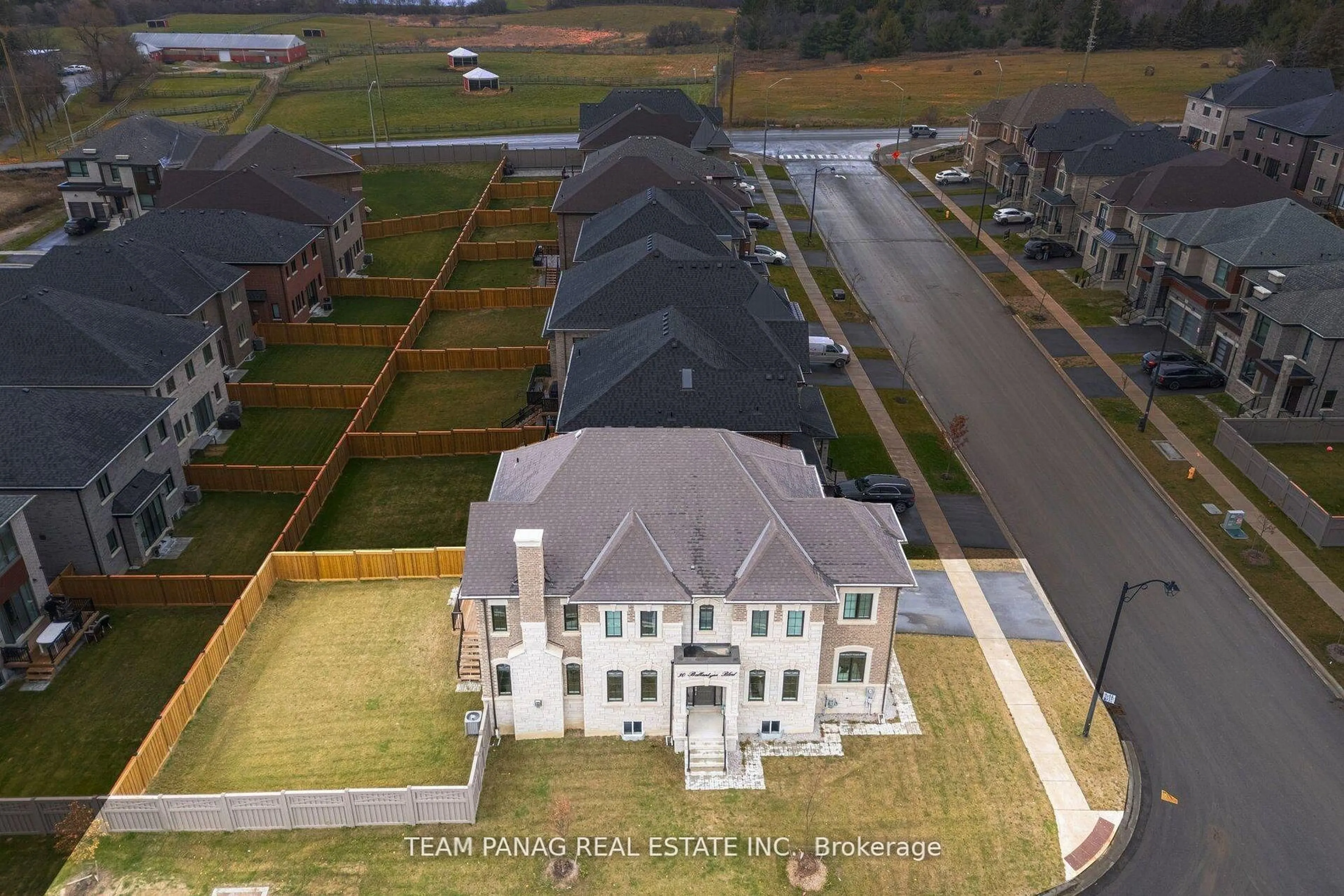 A pic from outside/outdoor area/front of a property/back of a property/a pic from drone, unknown for 30 Ballantyne Blvd, Vaughan Ontario L3L 0G2