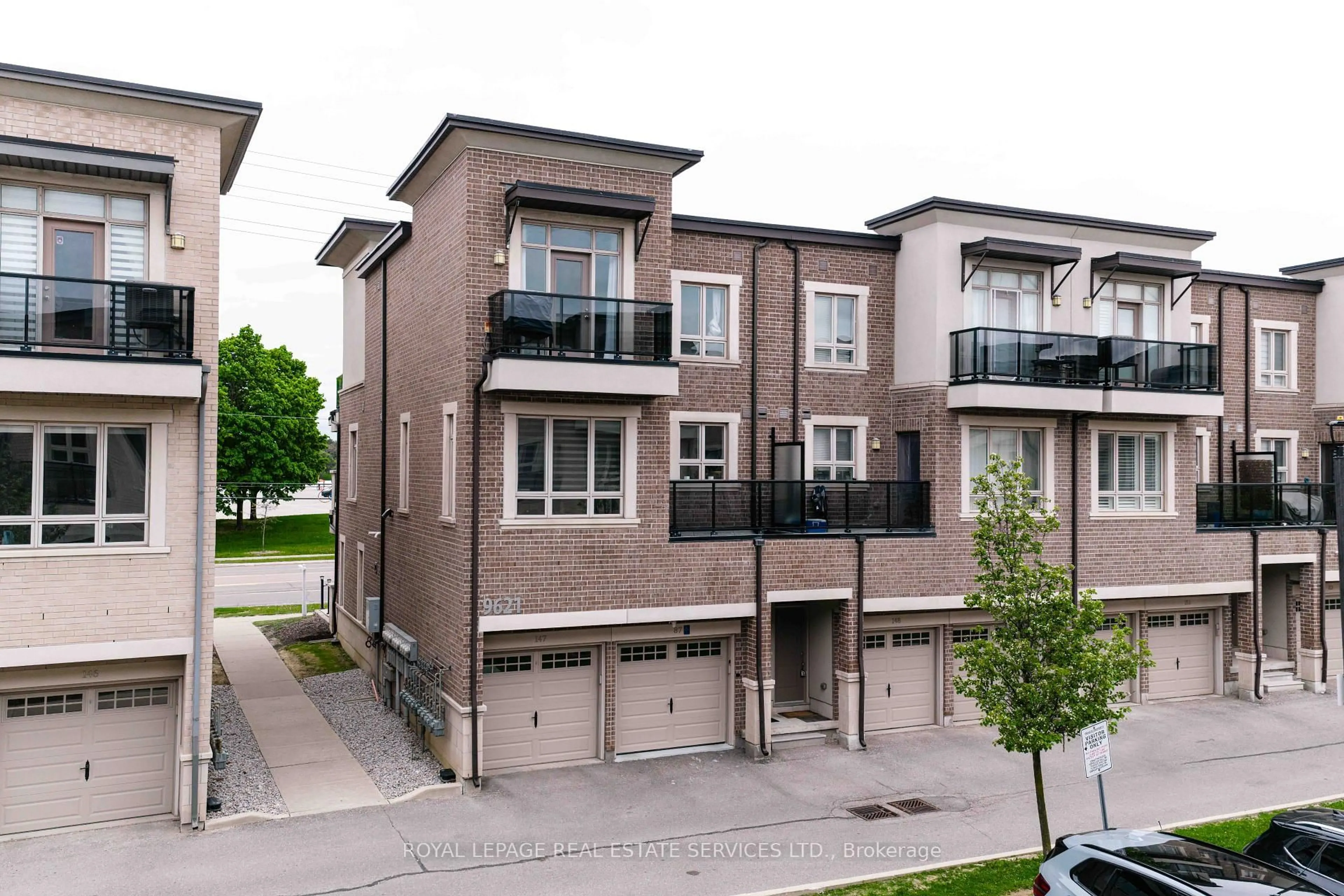 A pic from outside/outdoor area/front of a property/back of a property/a pic from drone, street for 9621 Jane St #13, Vaughan Ontario L6A 4G5