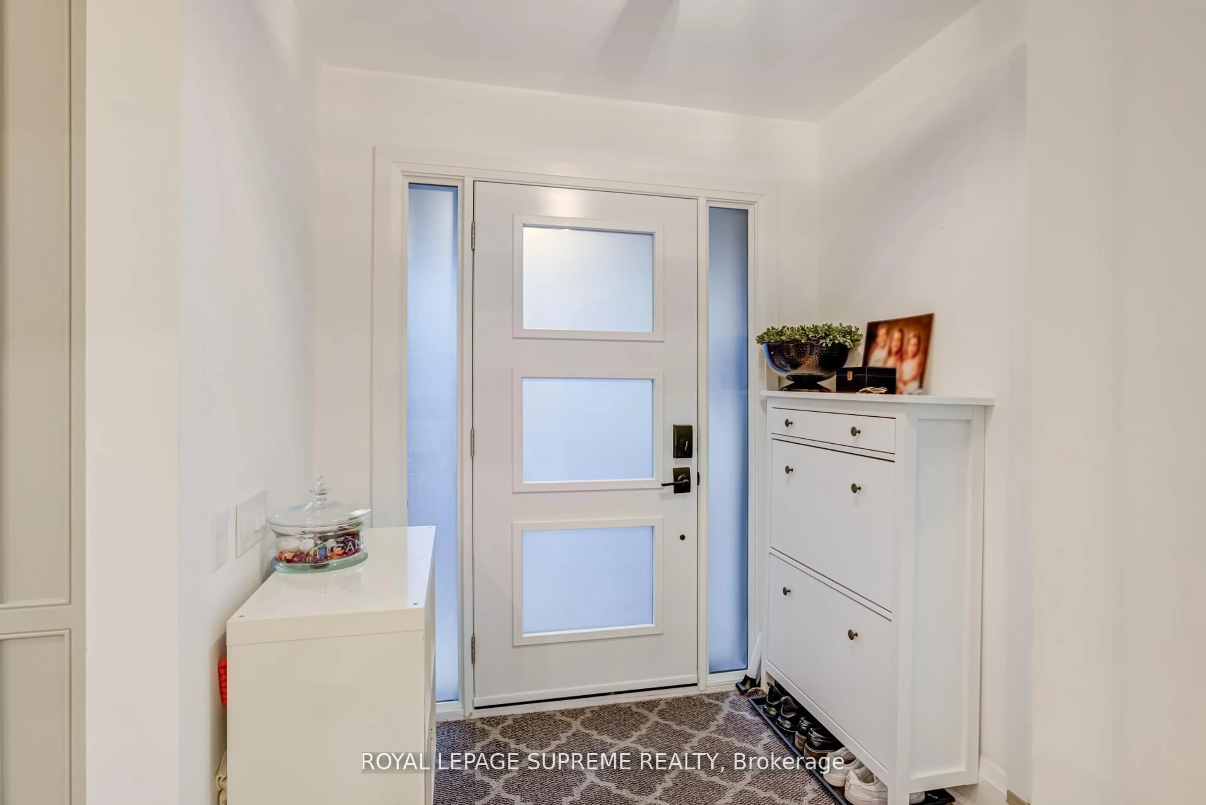 Indoor entryway for 138 Driscoll Rd, Richmond Hill Ontario L4C 4H7