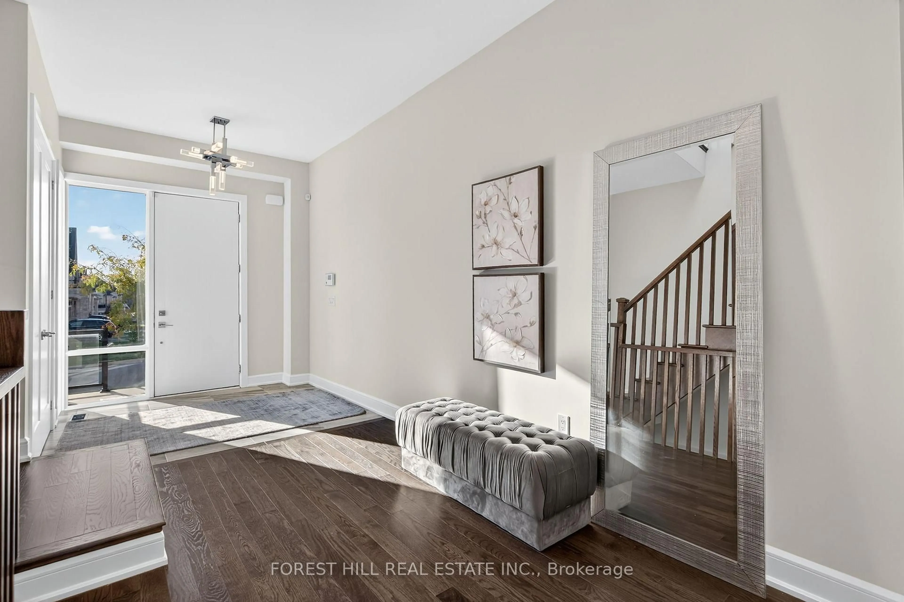 Indoor entryway for 392 Farrell Rd, Vaughan Ontario L6A 4W8