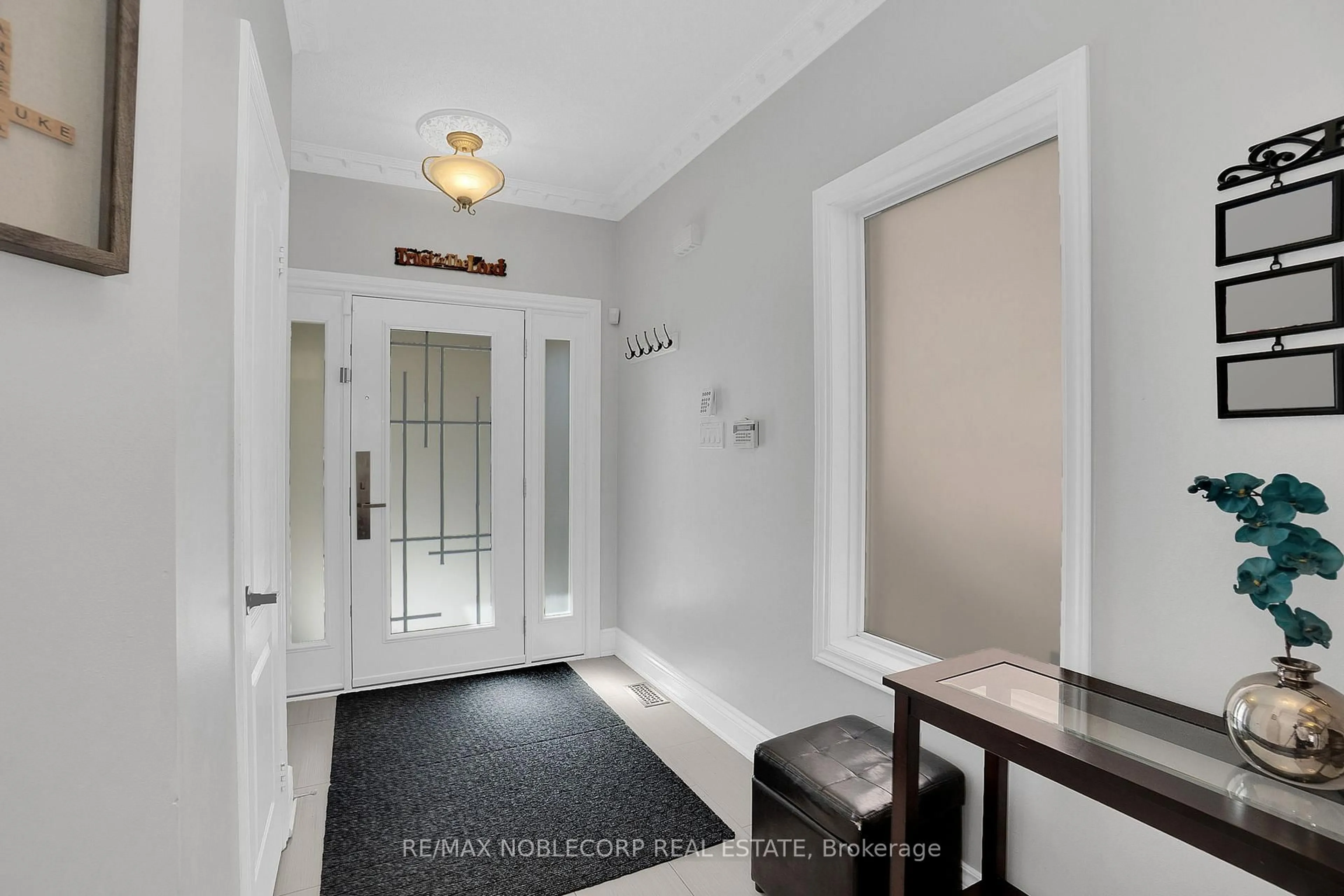 Indoor entryway for 92 Water Garden Lane, Vaughan Ontario L4H 1N5