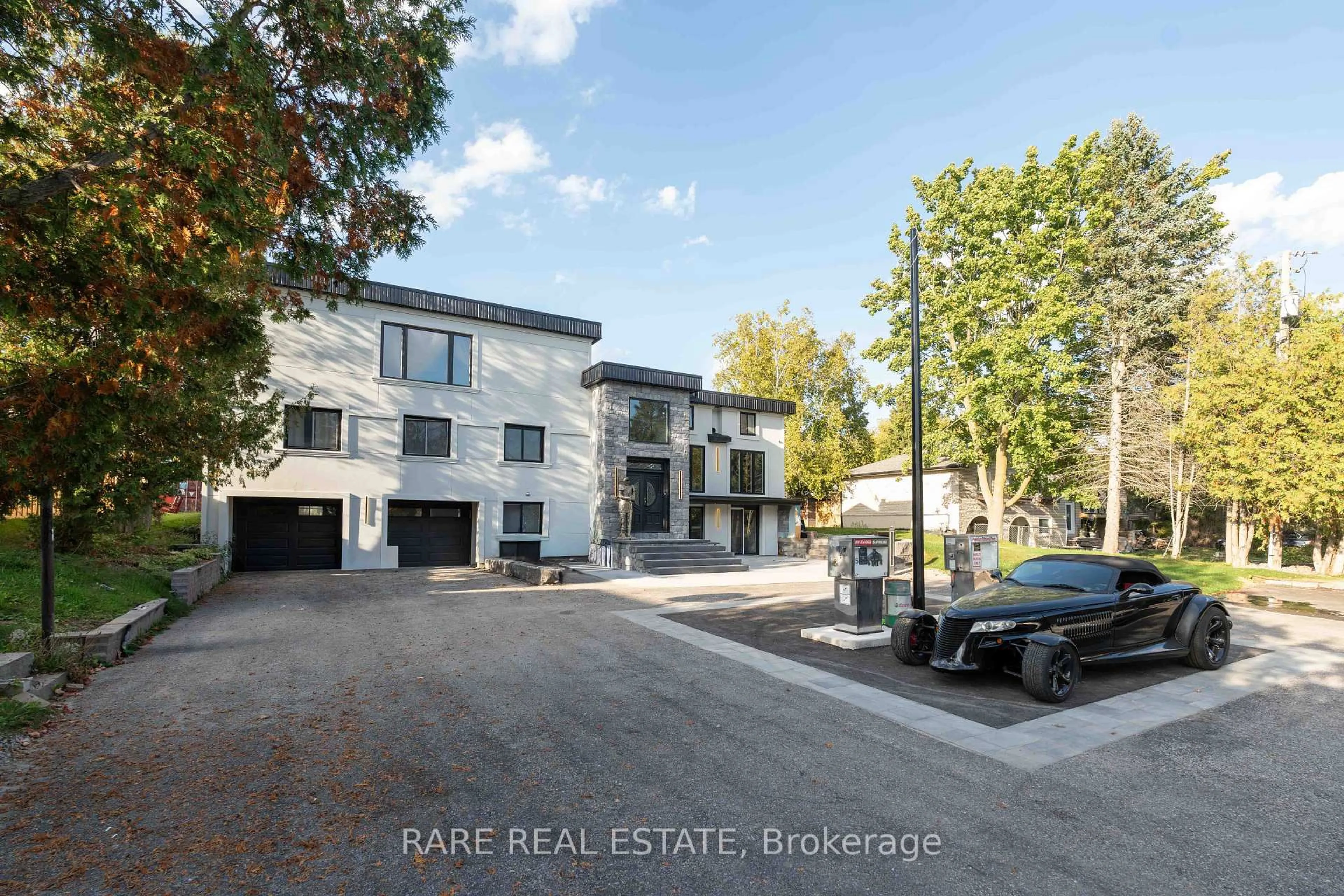 A pic from outside/outdoor area/front of a property/back of a property/a pic from drone, street for 4616 Highway 89, Innisfil Ontario L0L 1L0