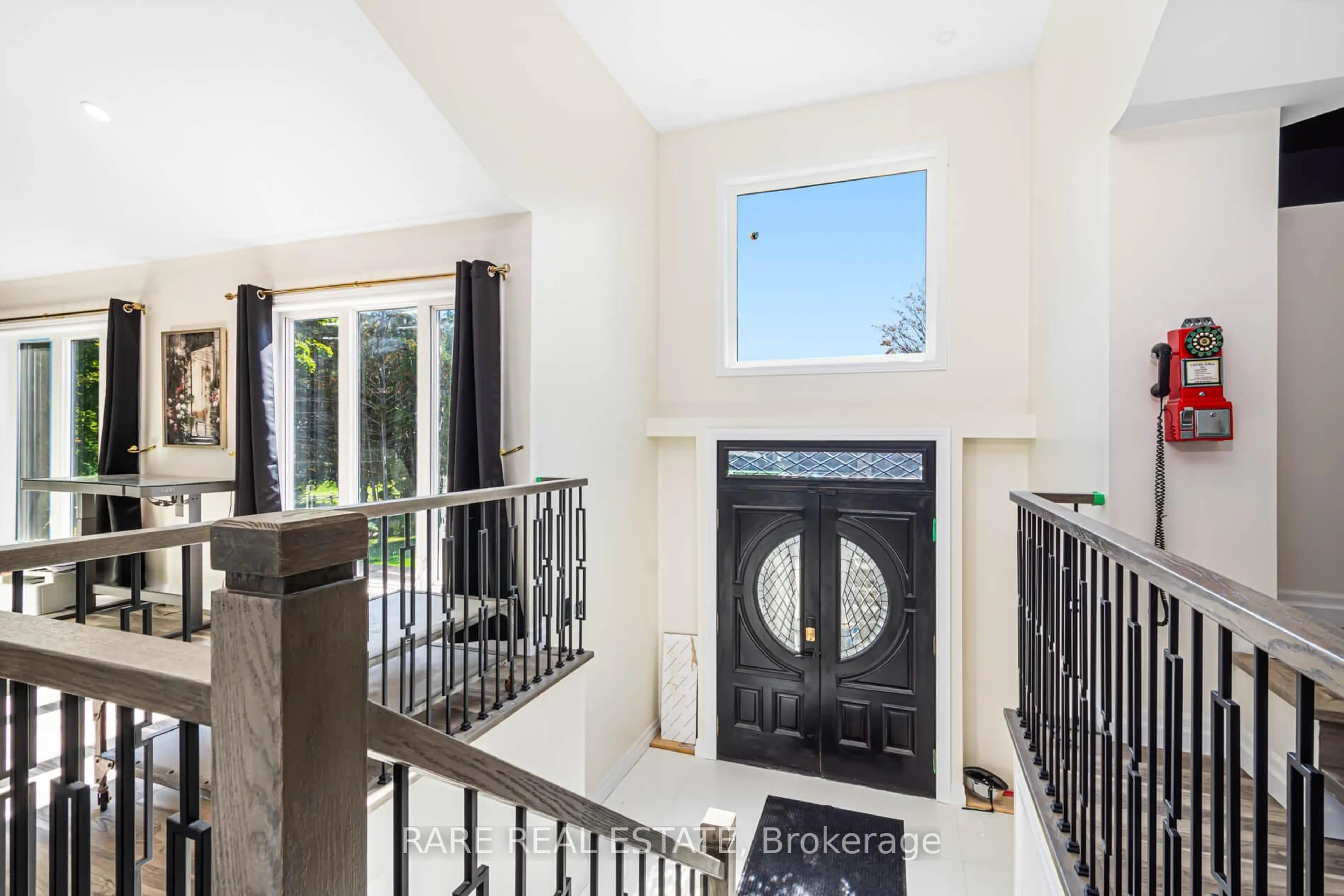 Indoor entryway for 4616 Highway 89, Innisfil Ontario L0L 1L0